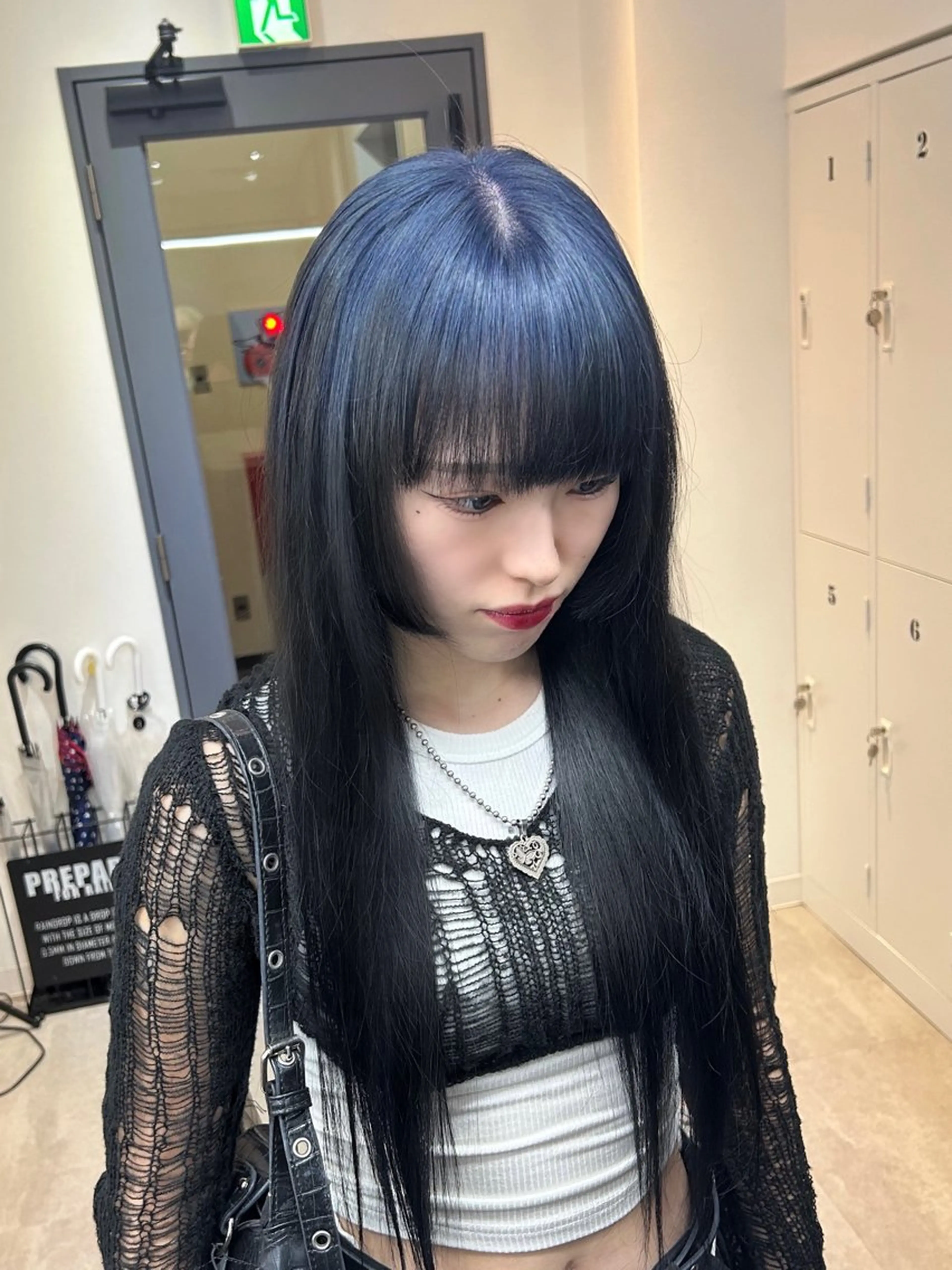 ロング カラー 黒髪 ネイビーカラー ENA💗NEXT /ハイトーンエクステのヘアスタイル