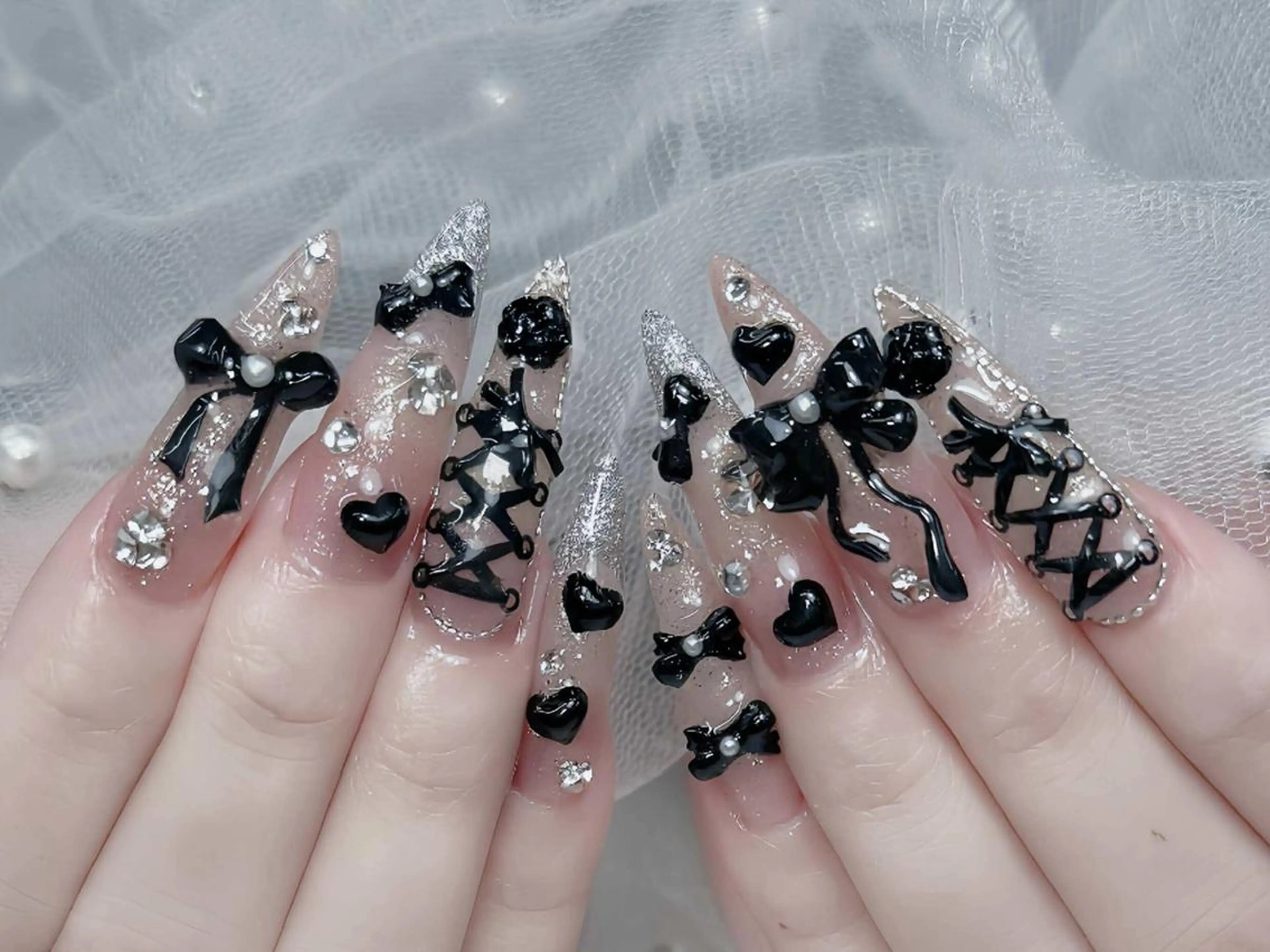 ネイル ガーリー ハート ピンク シルバー Jerry Novaのネイルデザイン