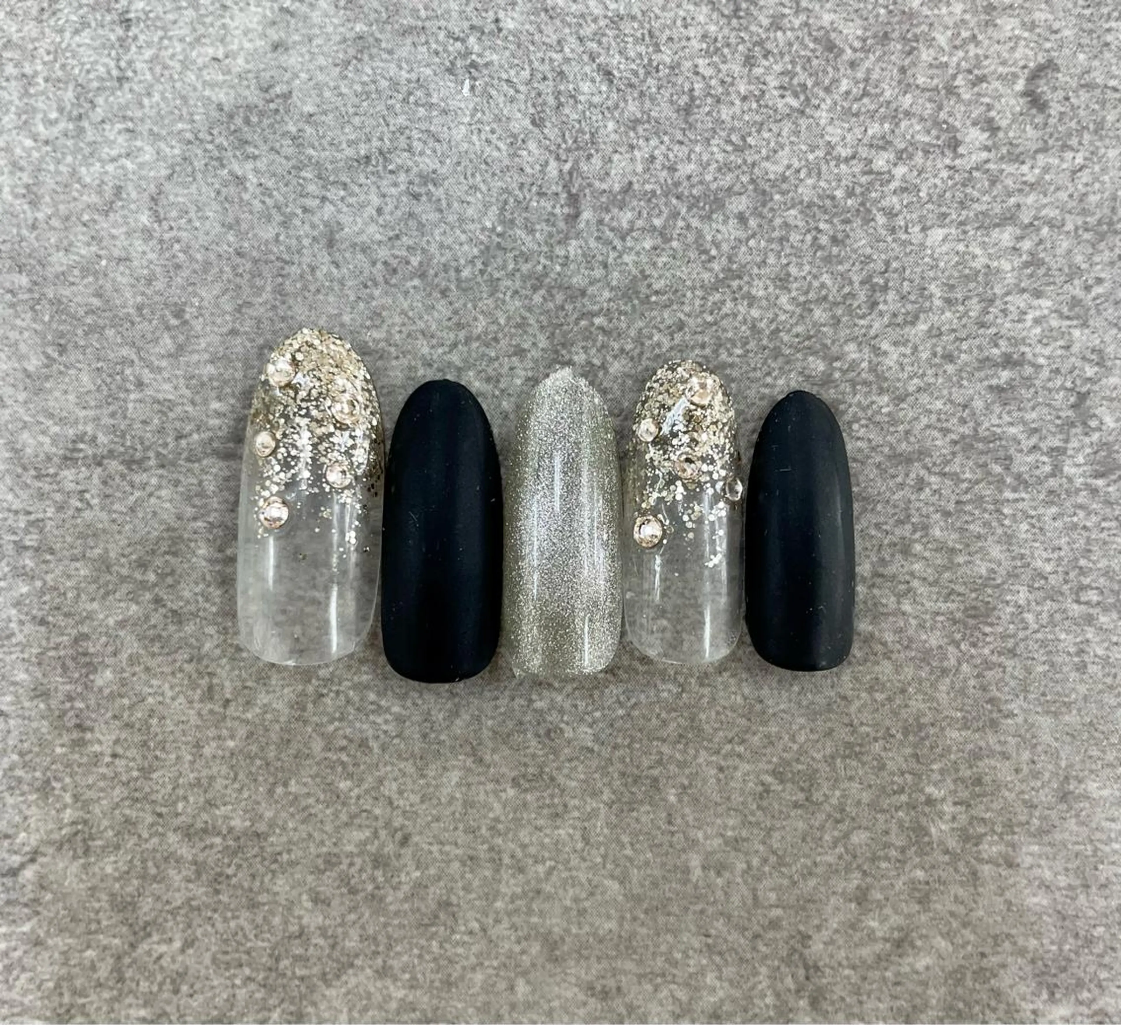 ネイル グラデーション ラメ(グリッター) ラメグラデーション マットネイル ストーンネイル eclat BEAUTY NAIL SALON所属・eclat 🍓Yoshidaのネイルデザイン