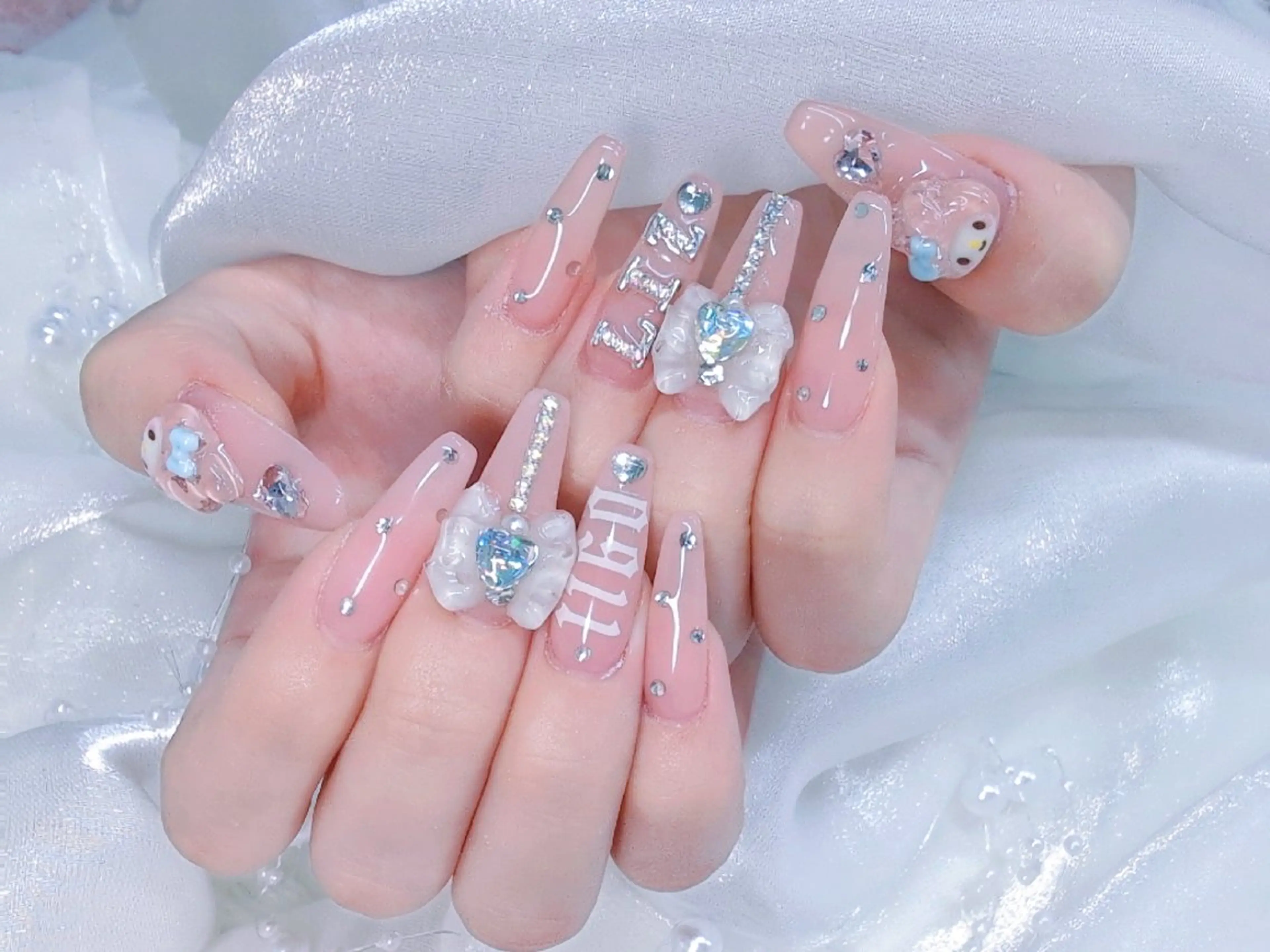 ネイル フラッシュネイル フレンチネイル キラキラネイル ラメ(グリッター) マグネットネイル Chouette Nailのネイルデザイン