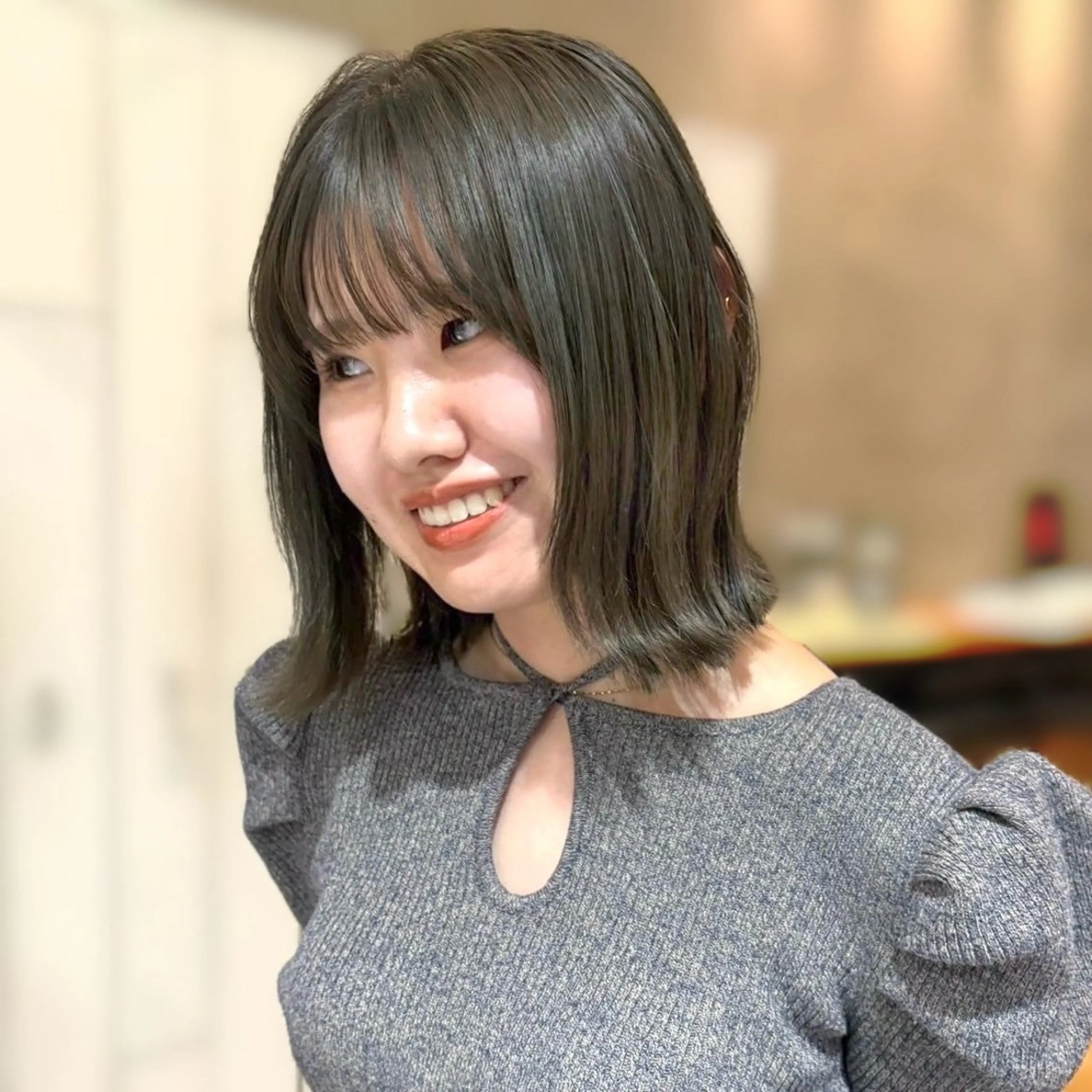 ミディアム カラー ボブ 外ハネヘア mashu Atoro所属・梅田美容室/レイヤー /ベージュ/miyuのヘアスタイル