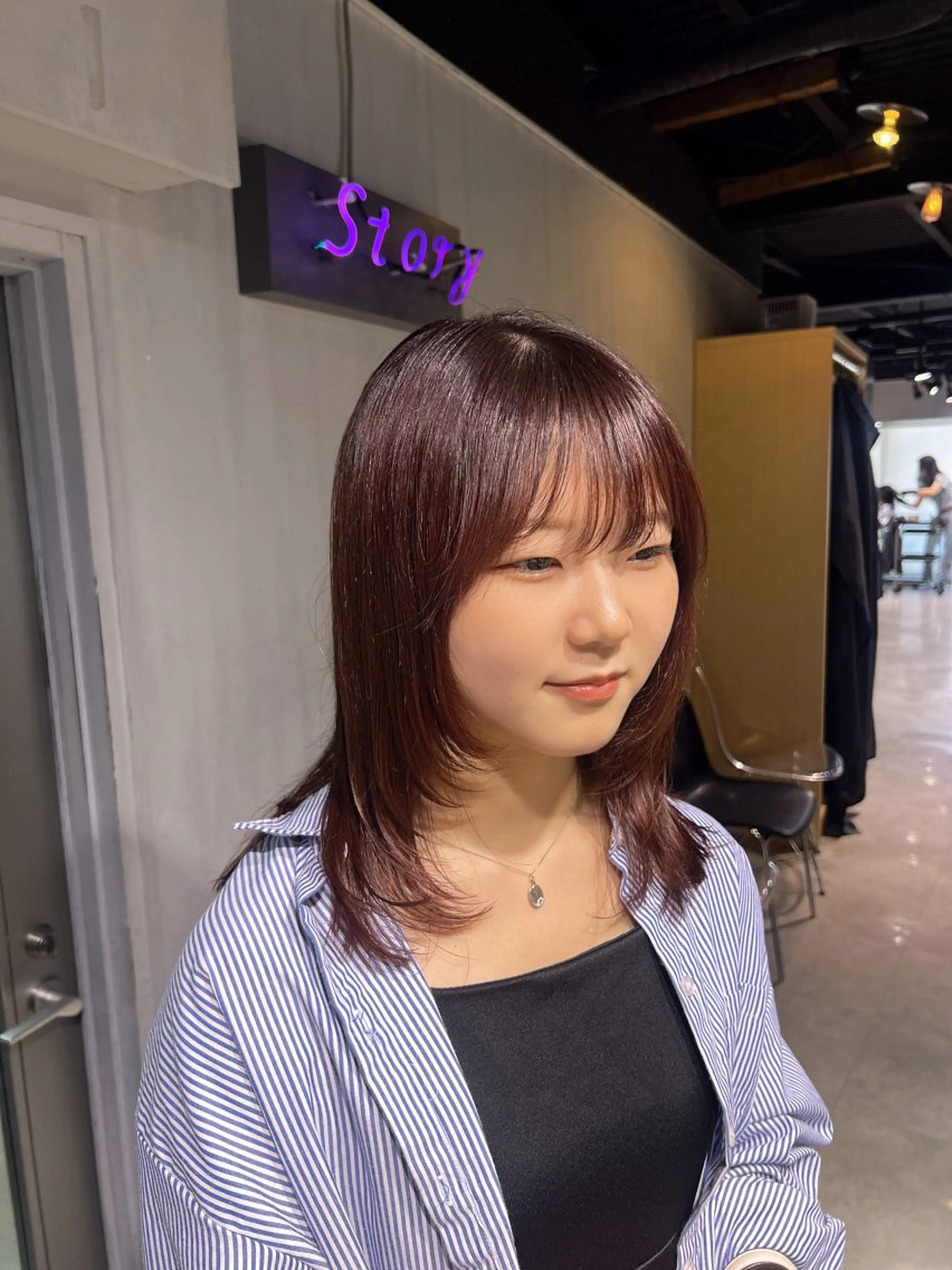 セミロング カラー カット ヘアカラー NANAMI🩵可愛 さ大人っぽさ韓国ヘアのヘアスタイル