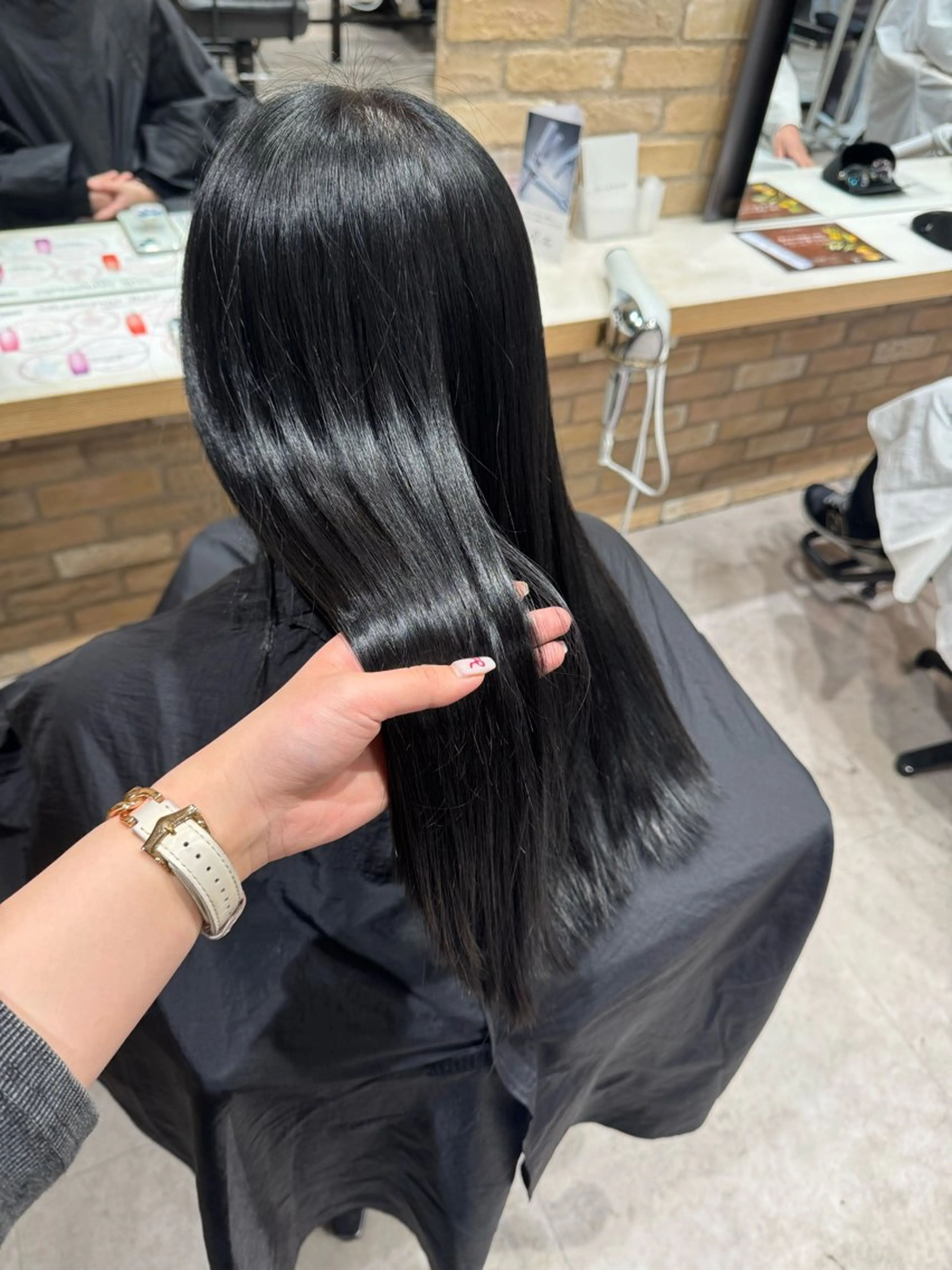 カラー Miyuu🎀カラー マツエク・ストレートのヘアスタイル