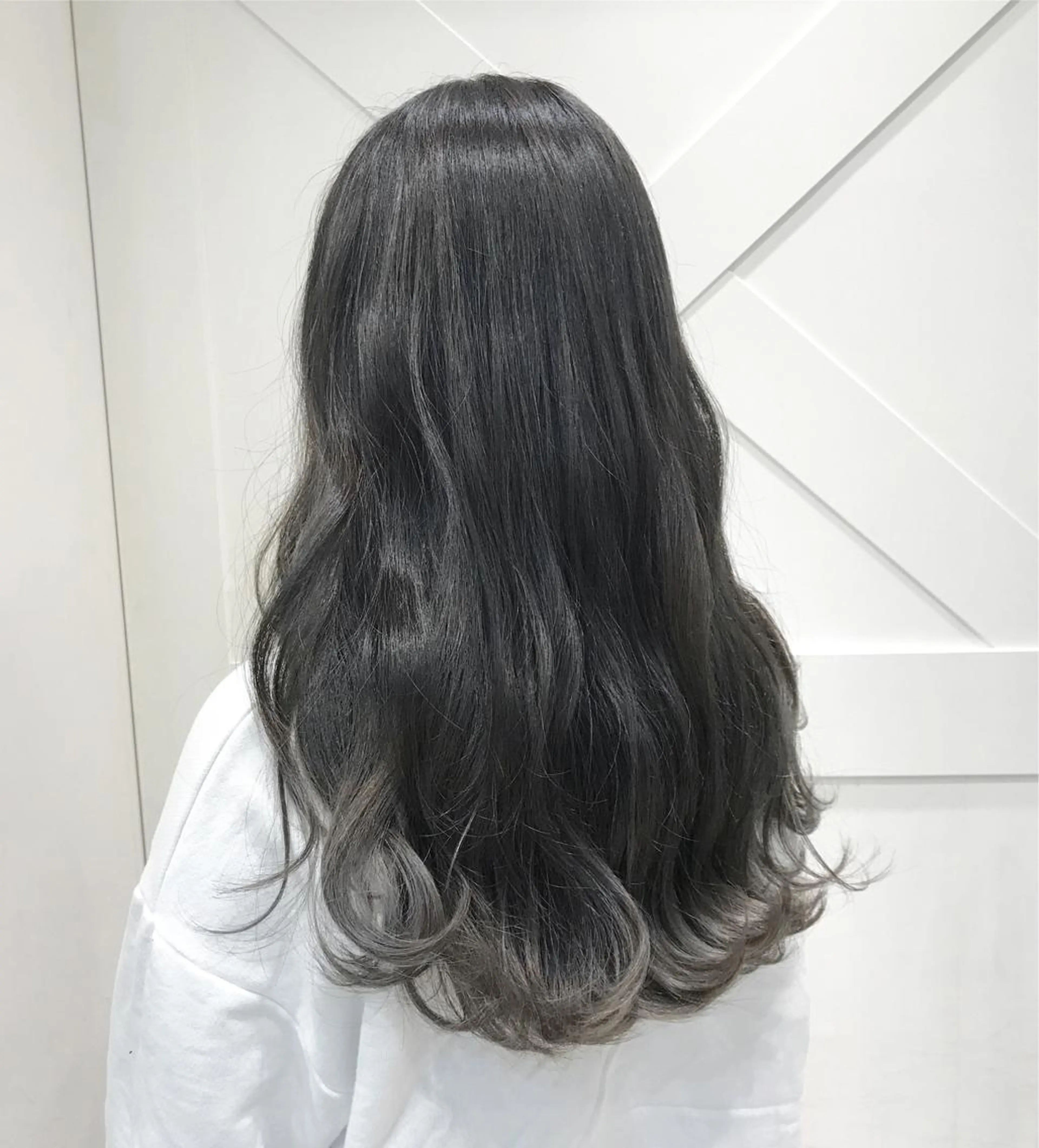 ロング カラー アッシュ アッシュグレー グラデーションカラー IwAsh二俣川所属・IwAsh✄﻿ アオイのヘアスタイル