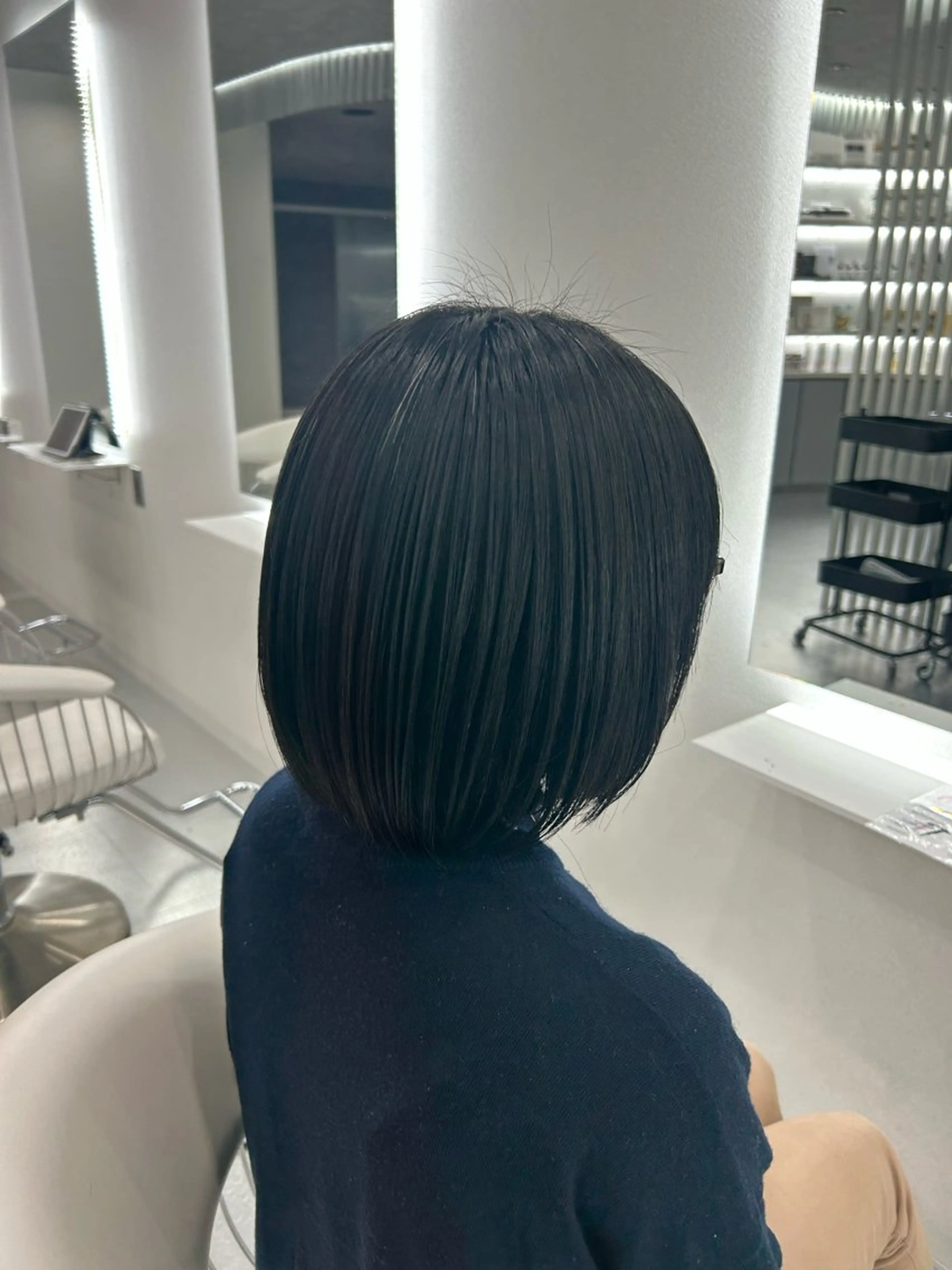 ショート ボブ カット あやめ🪽 オリーブ/ハイトーンのヘアスタイル