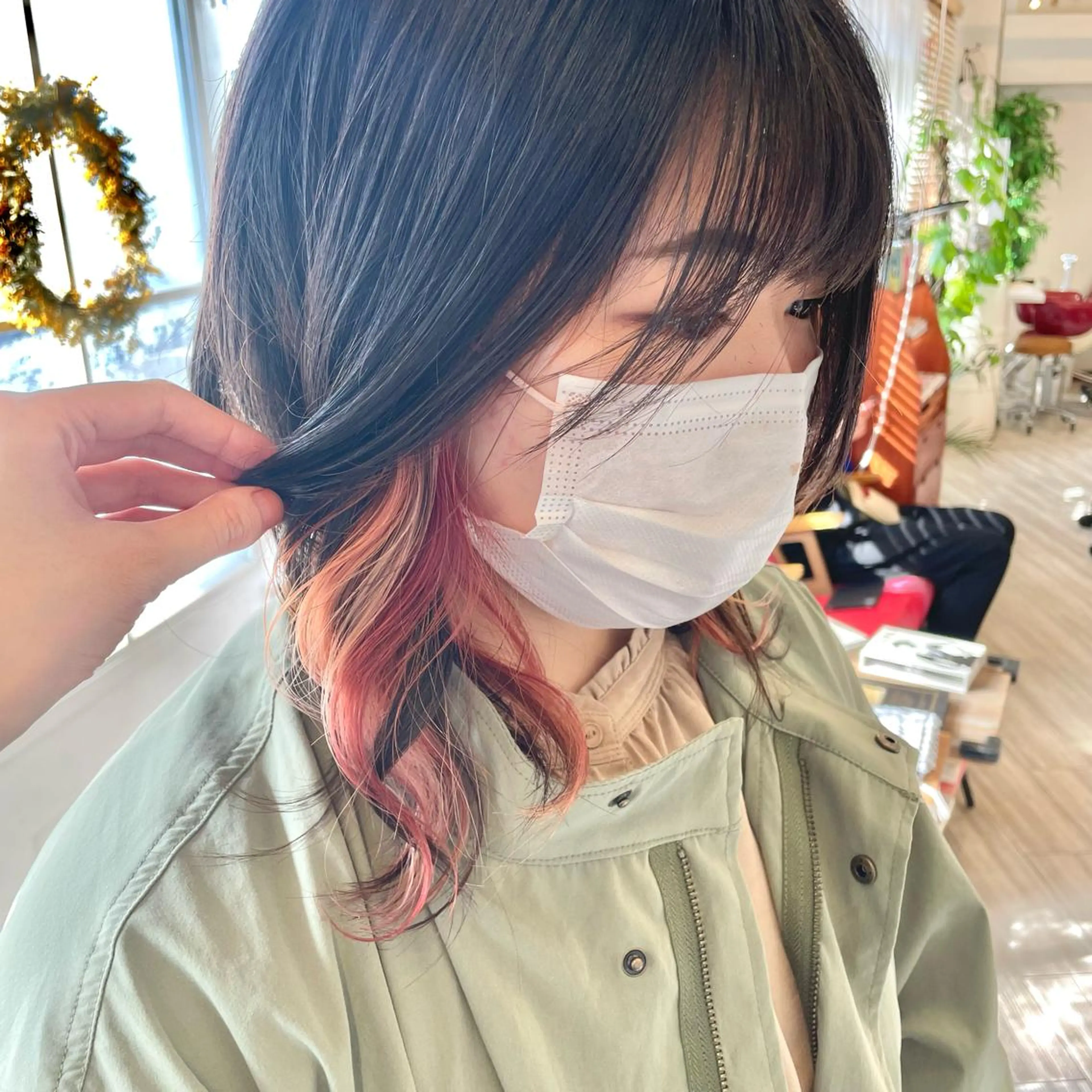 ミディアム カラー ブリーチ ケアブリーチ ダブルカラー インナーカラー/推し アニメカラー/ウルフのヘアスタイル