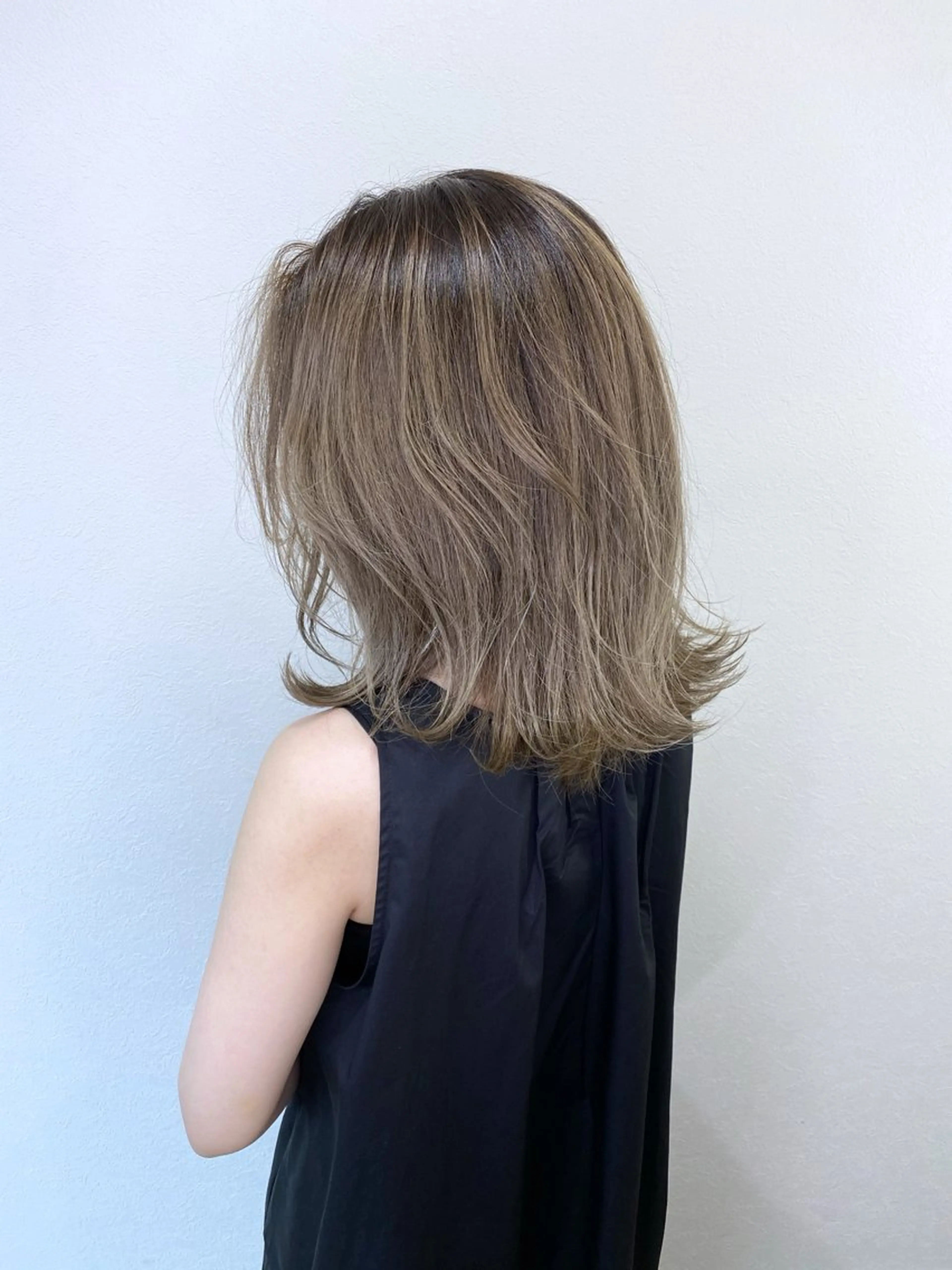 セミロング カラー vifkrone所属・心斎橋ダブルカラー ⭐️カラー　タカヤマのヘアスタイル