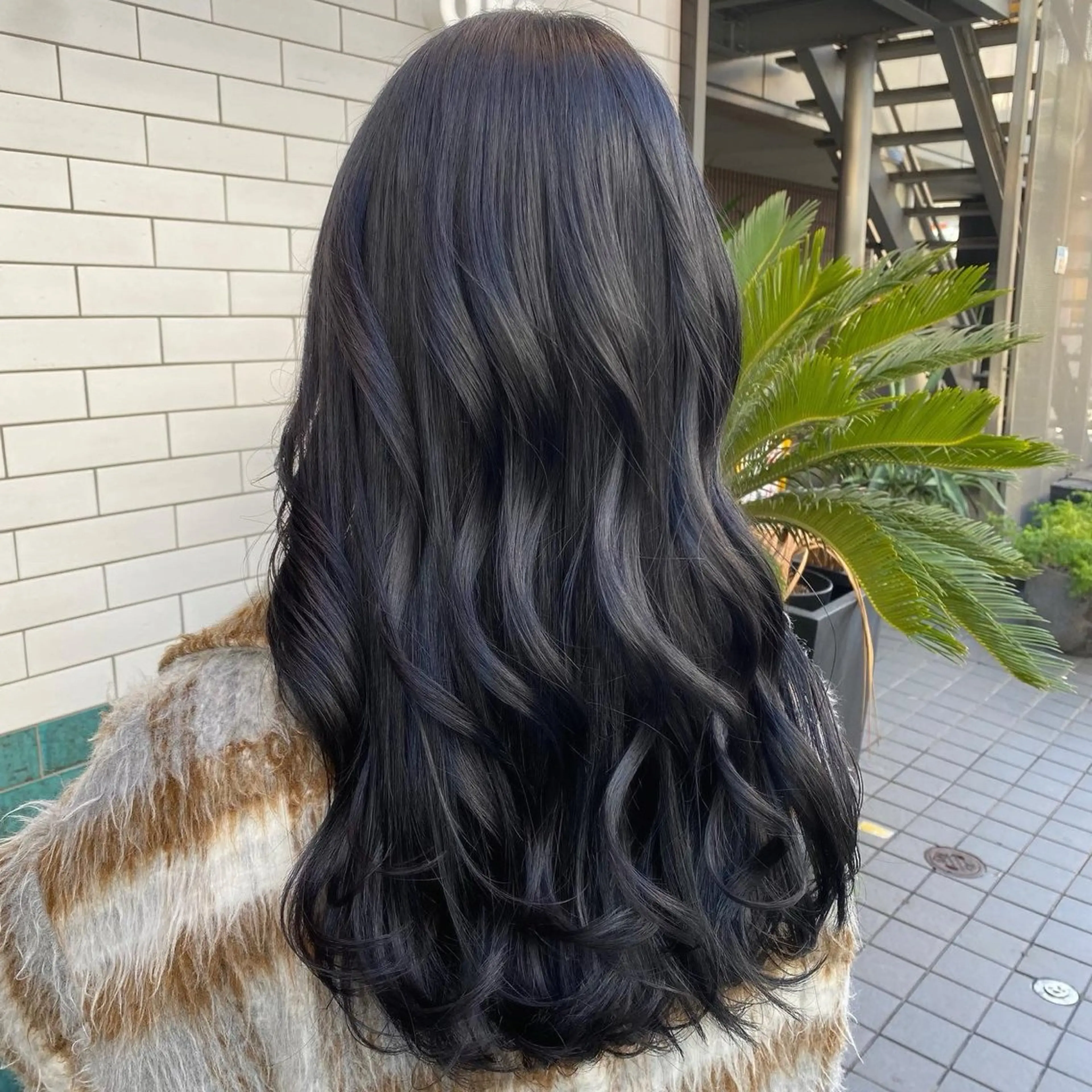セミロング カラー 黒髪 ブルーカラー ブルーブラック 透明感カラー 髪質改善 カット ヘアカラー トリートメント ブリーチなしダブル カラー🧸🐺陽介のヘアスタイル