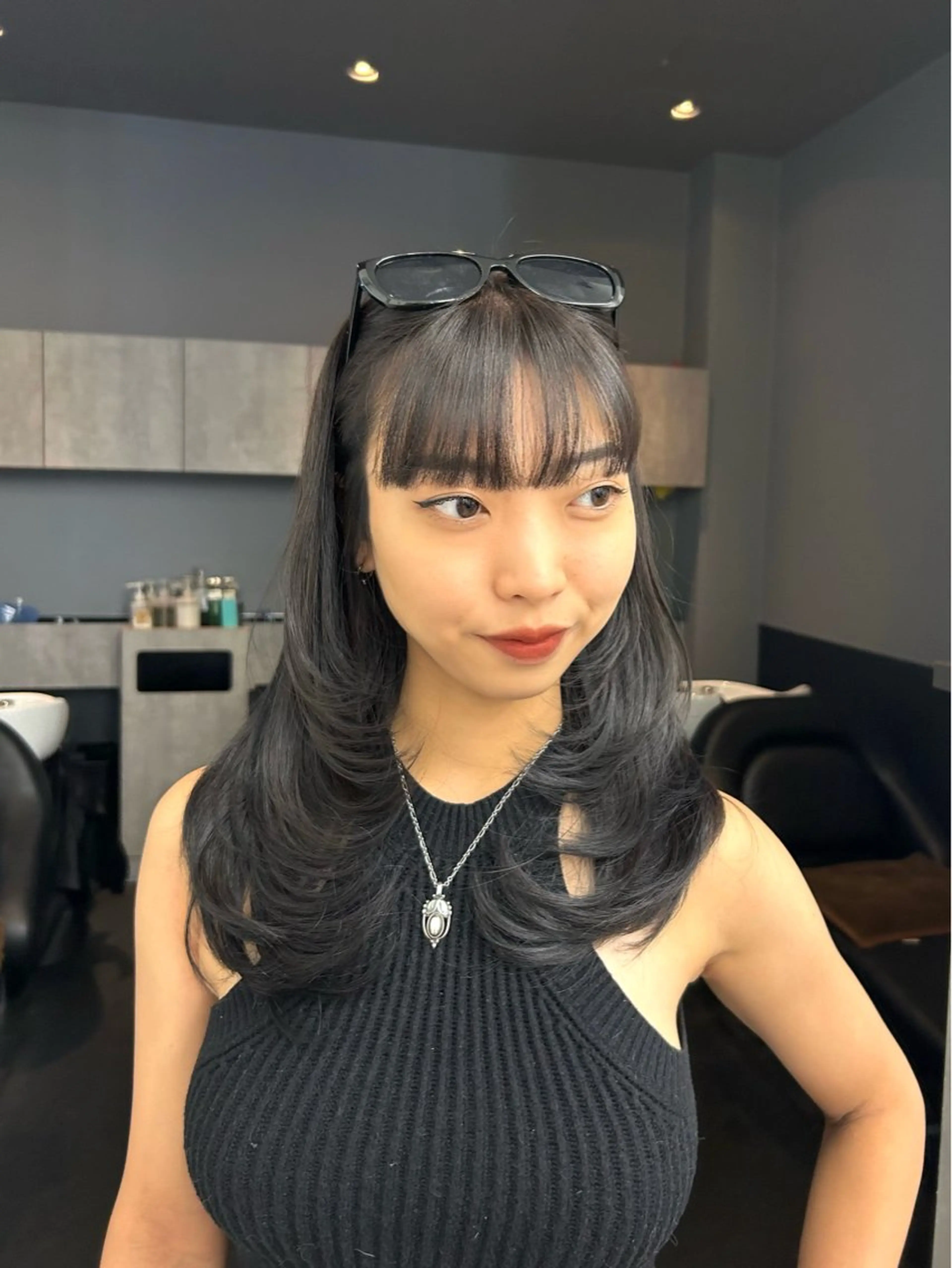 セミロング 大人レイヤー/艶髪 🇺🇸TOMONAのヘアスタイル