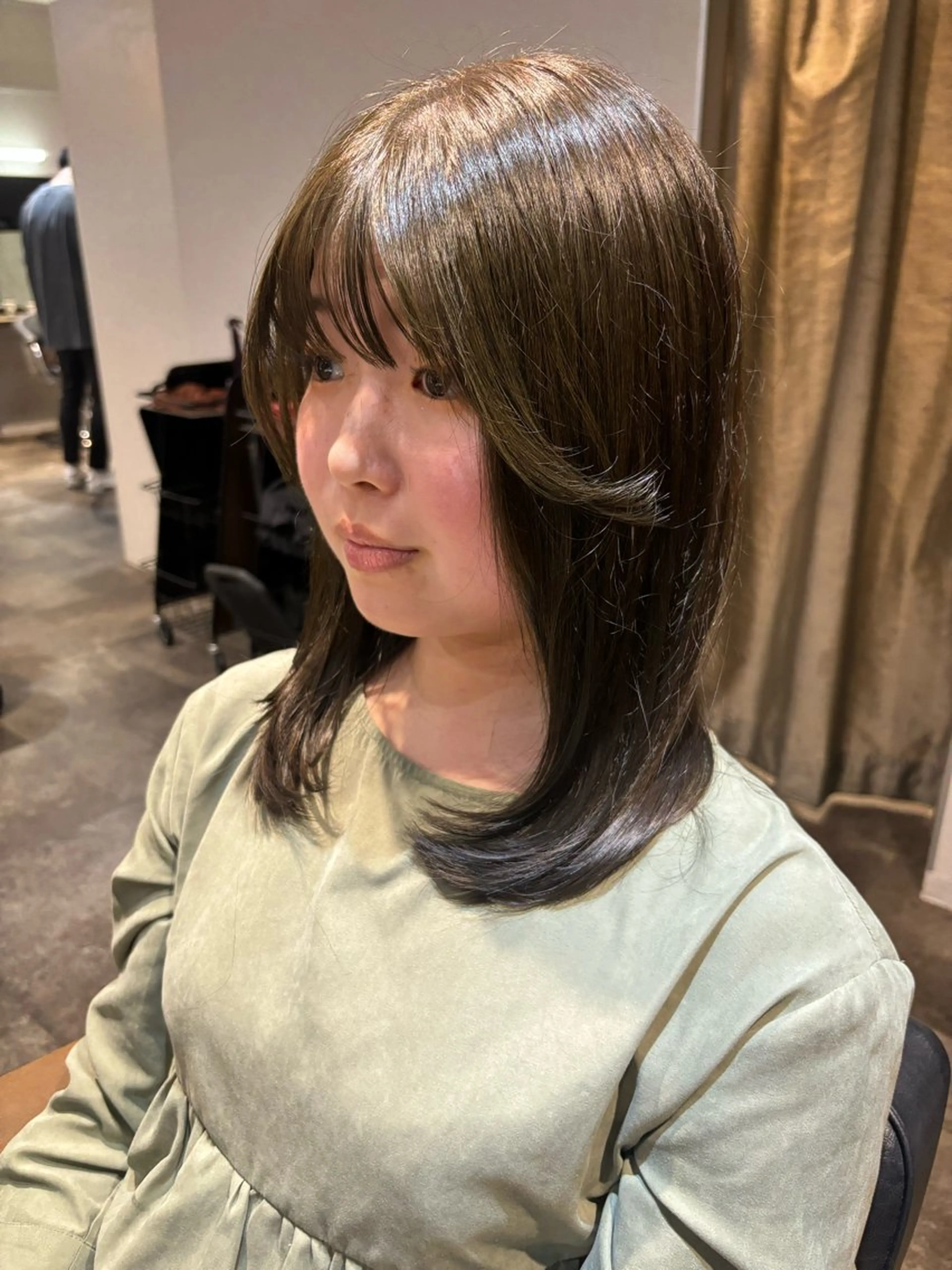 ミディアム レイヤーカット ローレイヤー 穐田 航のヘアスタイル