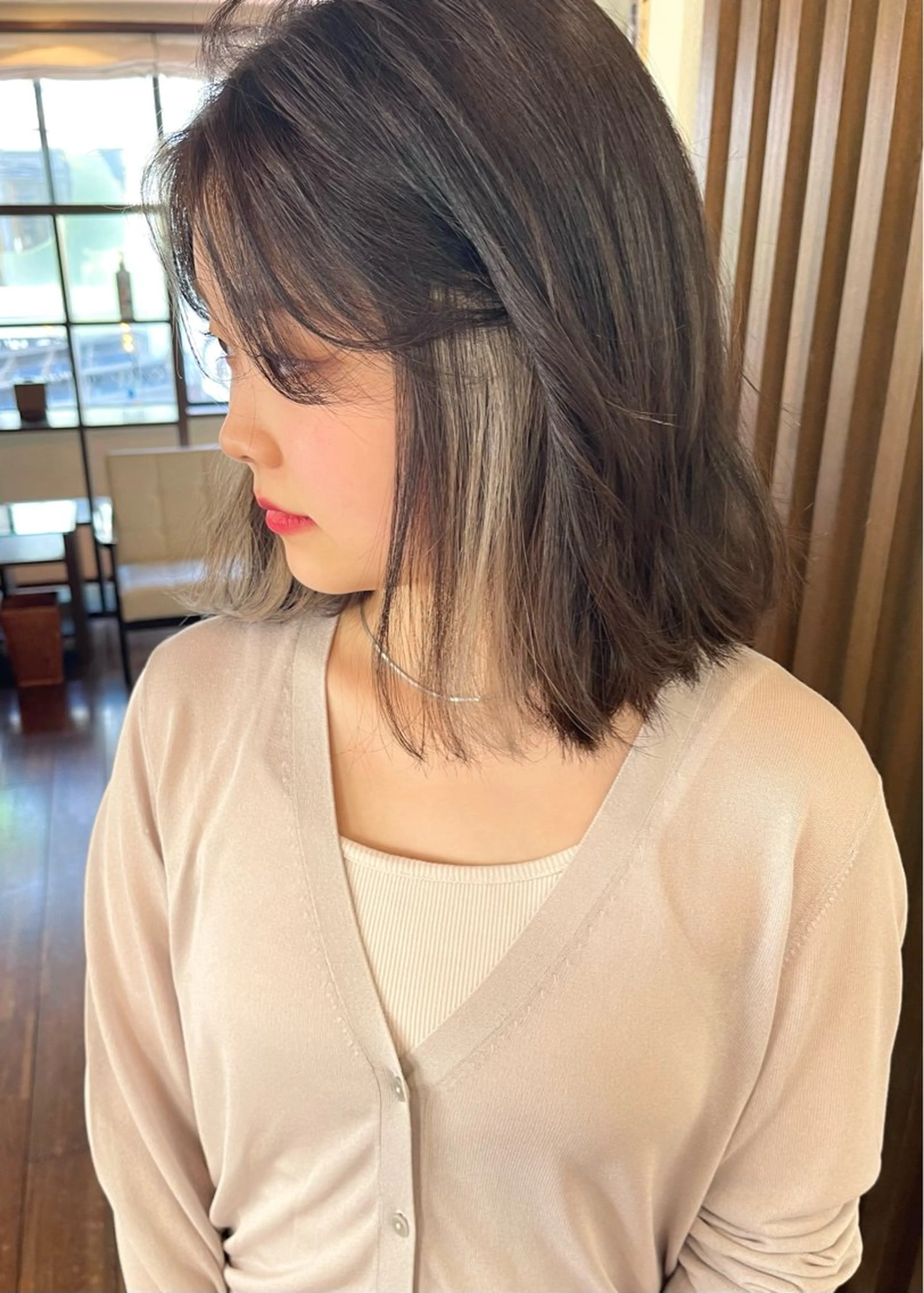 ミディアム カラー インナーカラー カット ヘアカラー トリートメント 髪質改善ｶﾗｰ ｹｱﾌﾞﾘｰﾁ/ﾀﾑのヘアスタイル