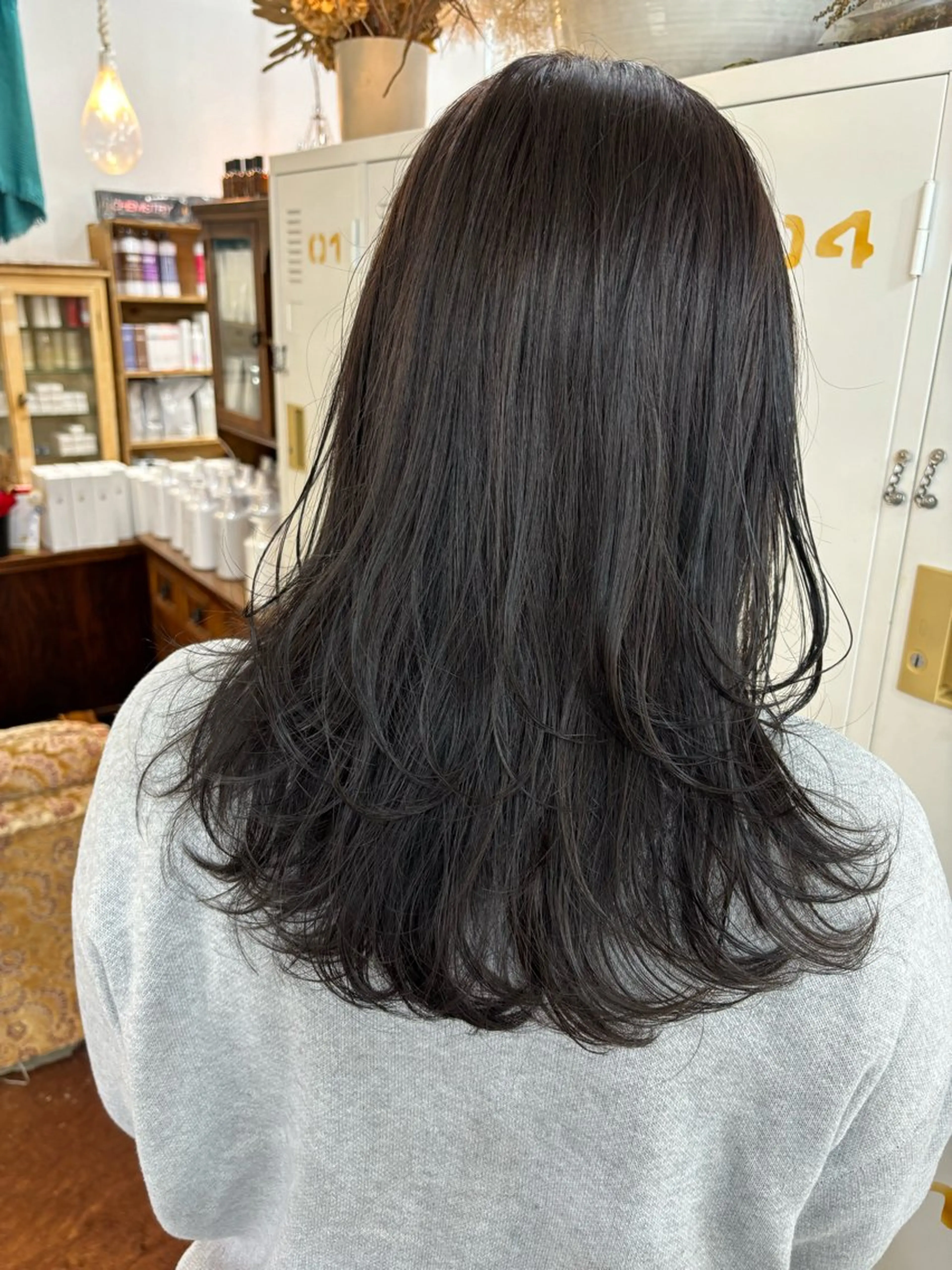 セミロング カラー レイヤーカット LOMARLIE JURIAのヘアスタイル