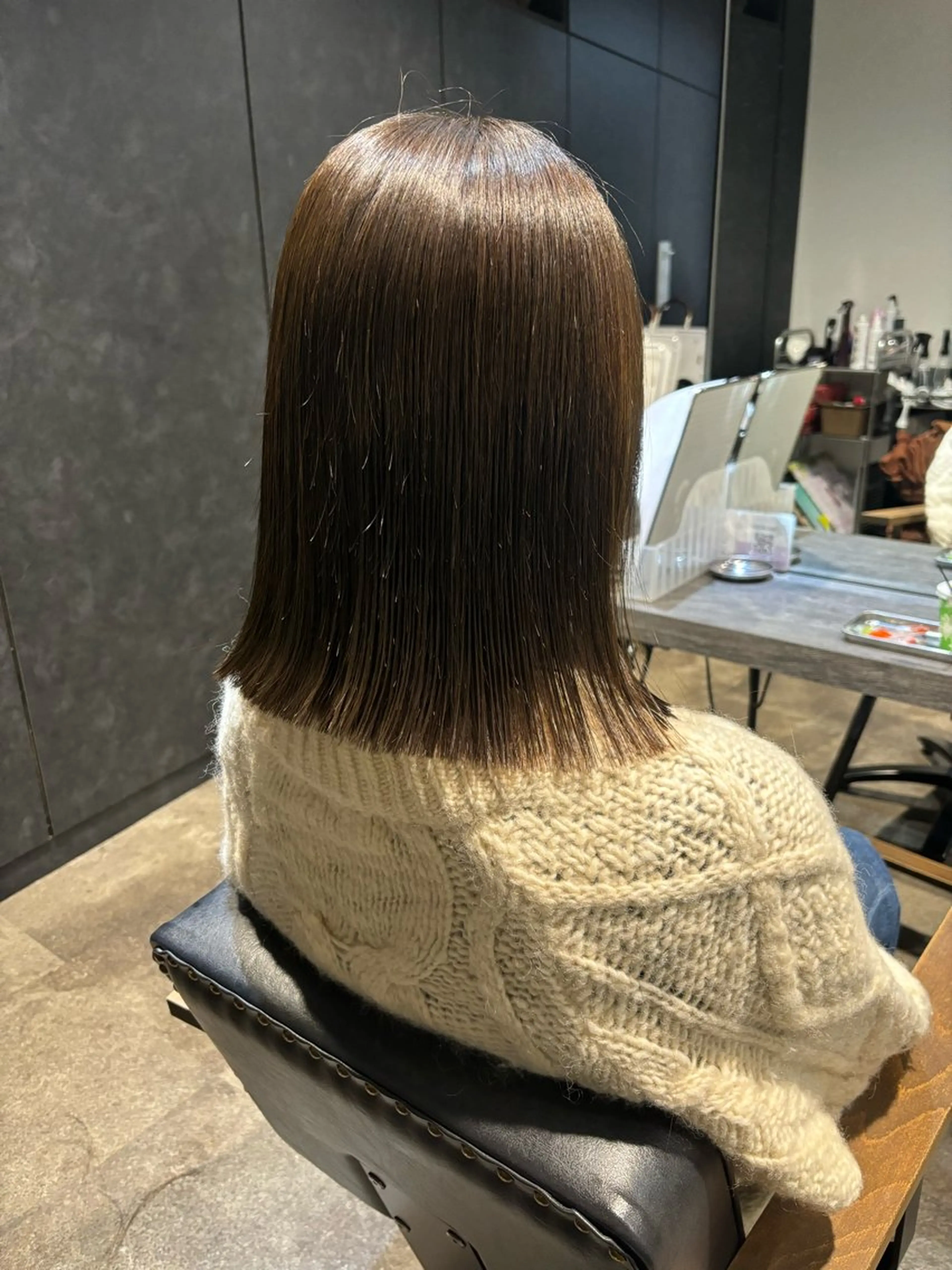 ミディアム カラー ボブ 外ハネヘア カット ヘアカラー 穐田 航のヘアスタイル