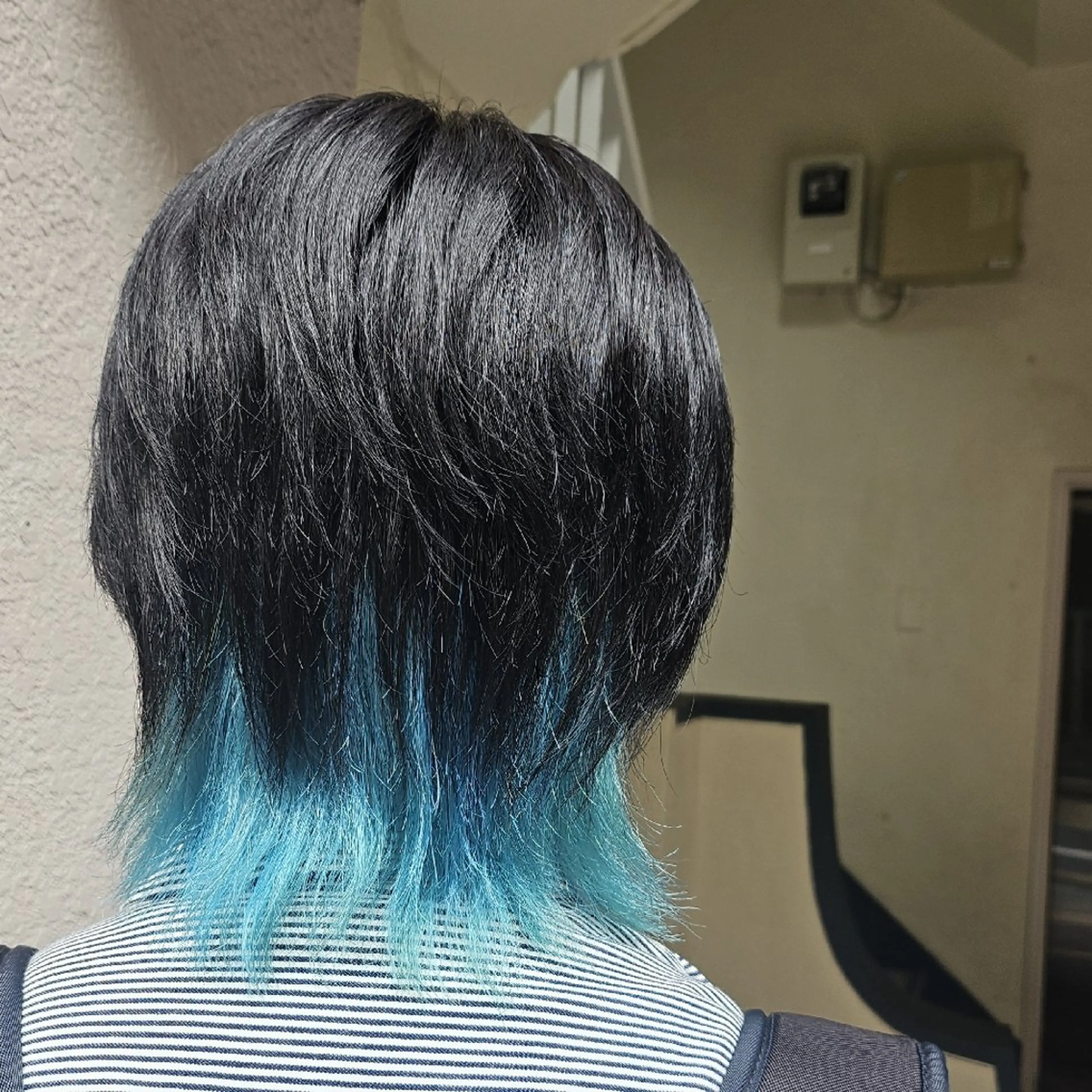 ショート メンズ カラー メンズインナーカラー ブルーカラー インナーカラー カット ヘアカラー トリートメント 🇰🇷透明感×ハイ トーン🌟tomoのヘアスタイル