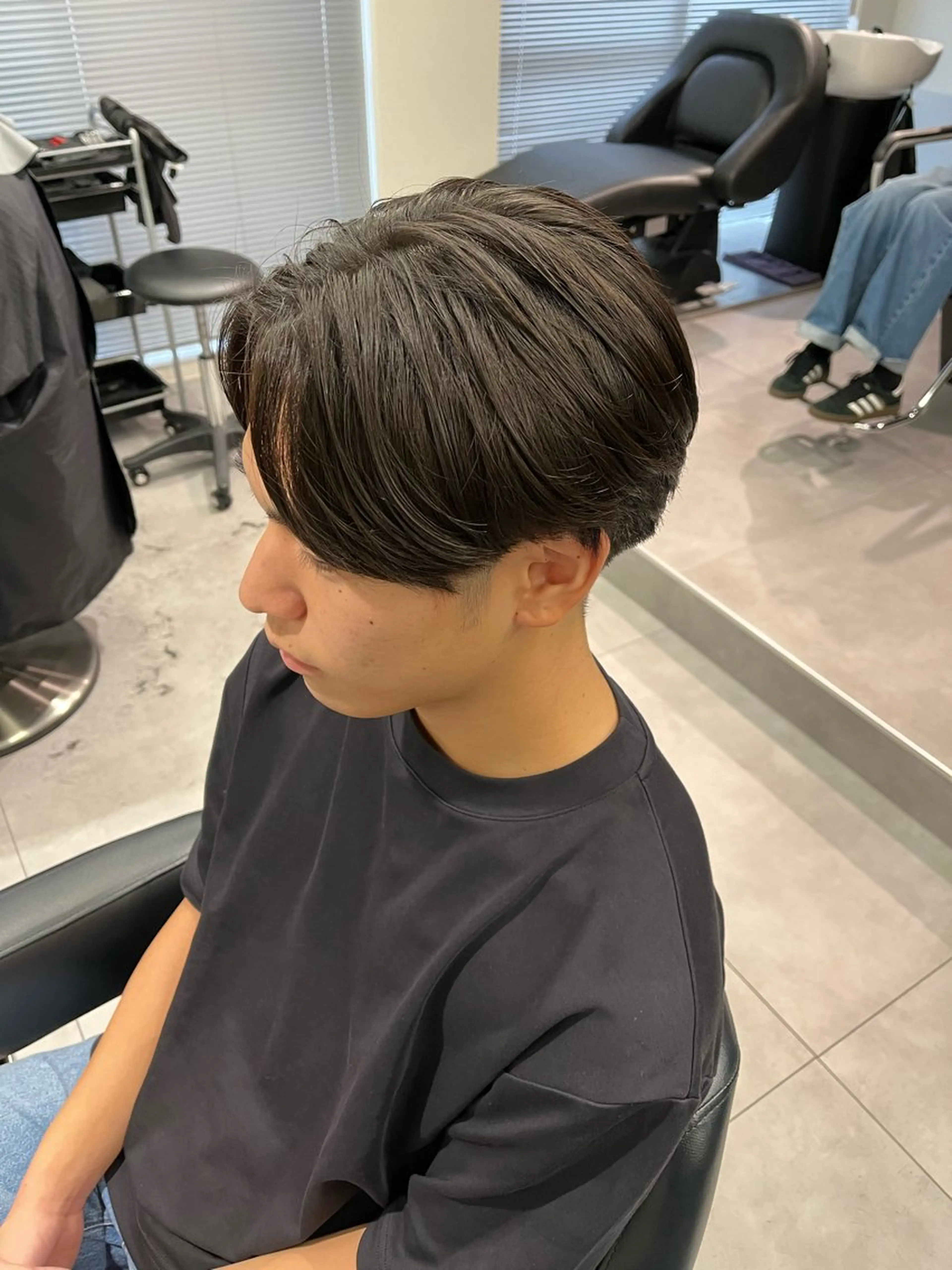 ミディアム パーマ メンズ ミディアムパーマ センターパート メンズパーマ ニュアンスパーマ 🐦‍🔥フェザーパ ーマ🐦‍🔥きるやのヘアスタイル