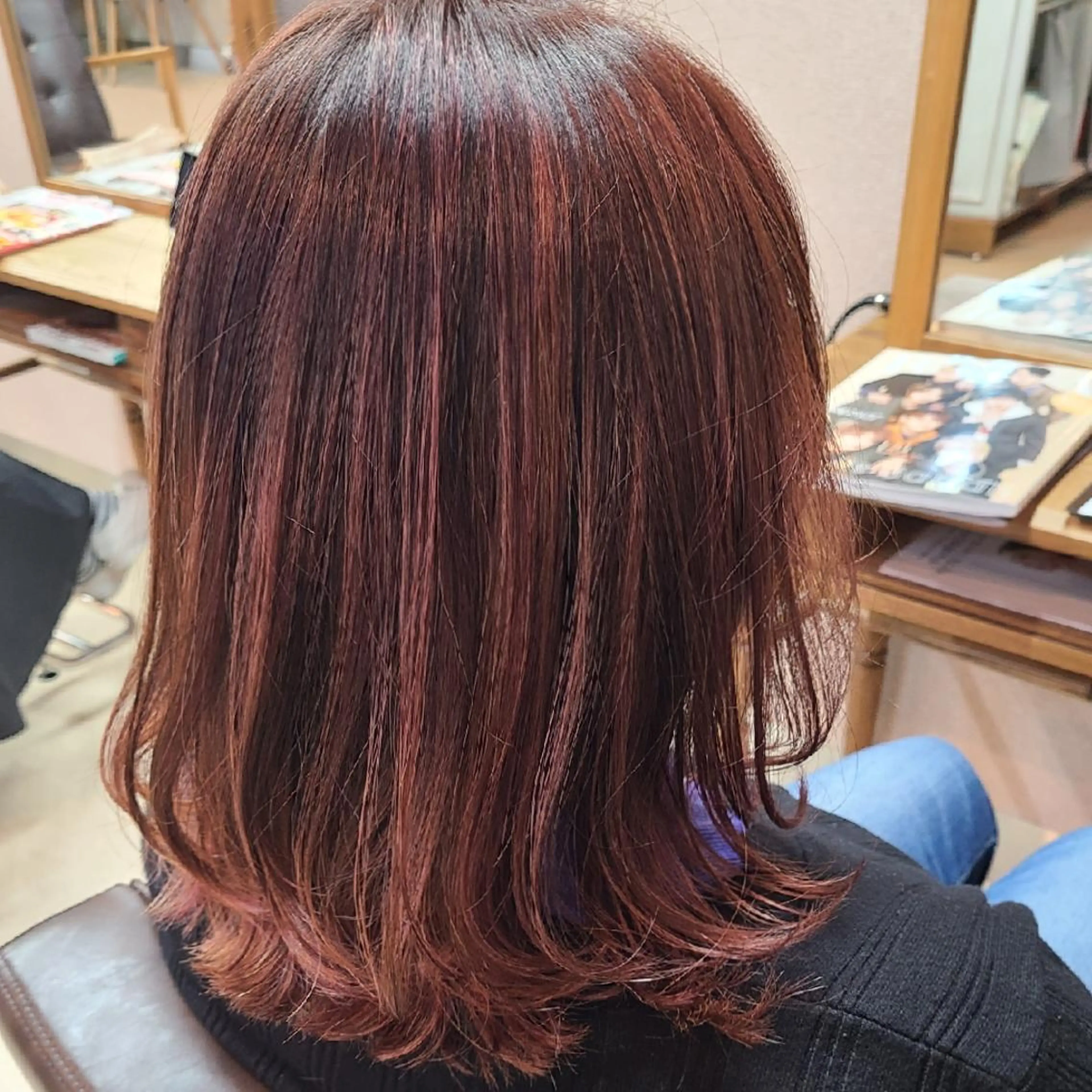 ミディアム カラー ハイライトカラー オレンジ ピンクカラー ハイライト 似合わせカット 西田 理沙のヘアスタイル