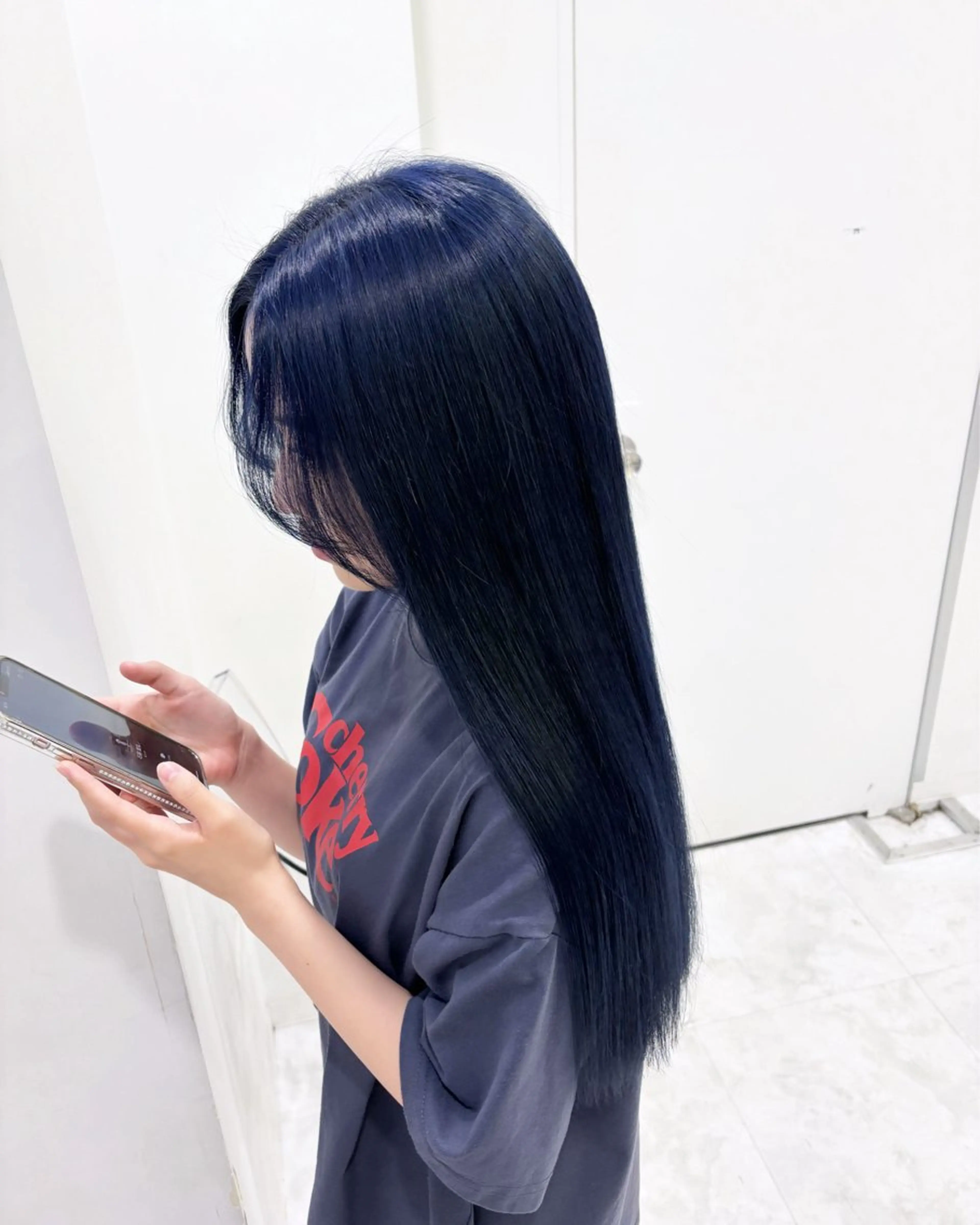 セミロング カラー 🩵韓国レイヤー× 寒色カラー🩵のヘアスタイル