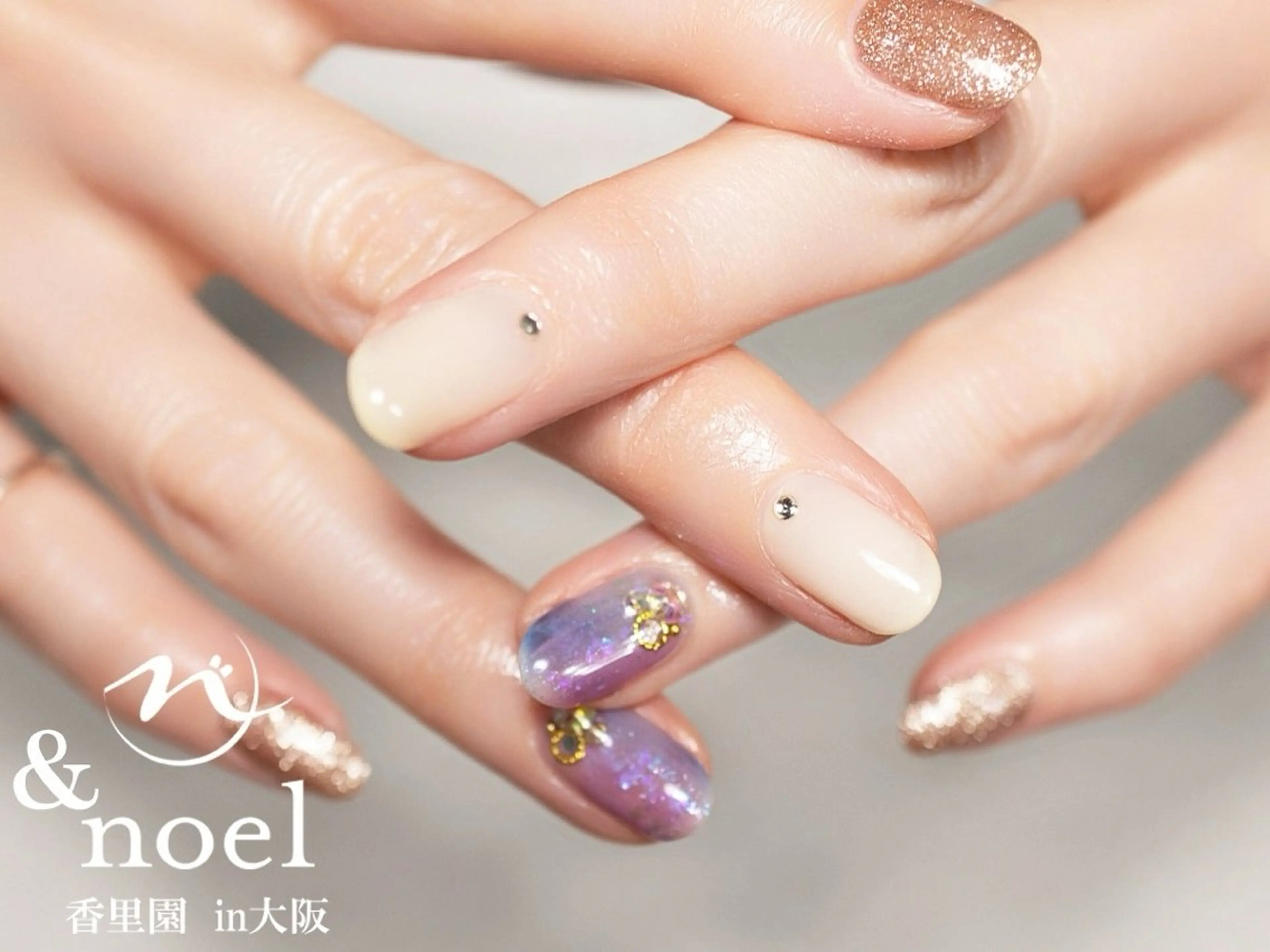ネイル オーロラネイル ホワイト ハンドネイル Nailsalon Noël所属・Nailsalon ＆Noelのネイルデザイン
