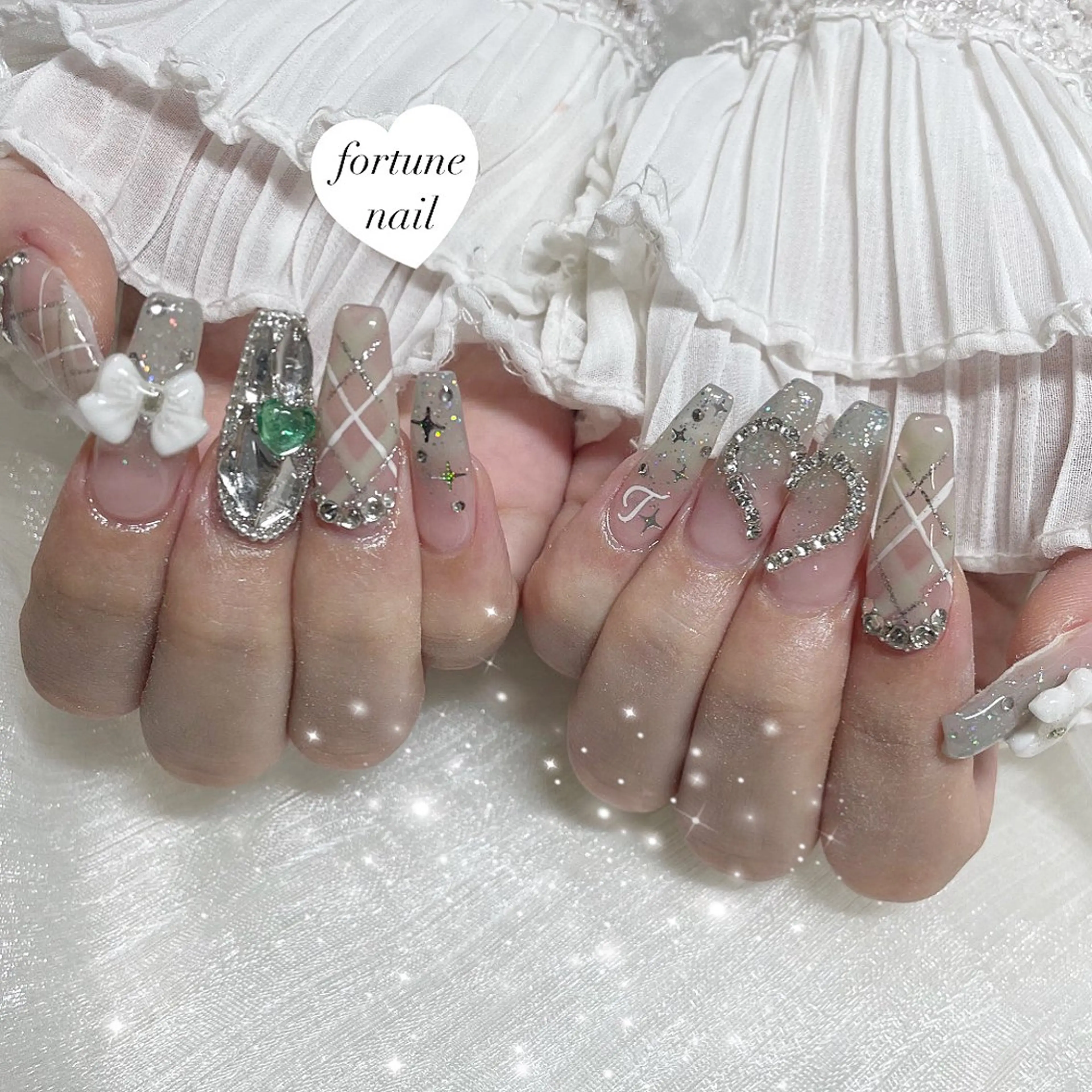 ネイル ガーリー グリーン ワンホンネイル 💎saori 💎のネイルデザイン