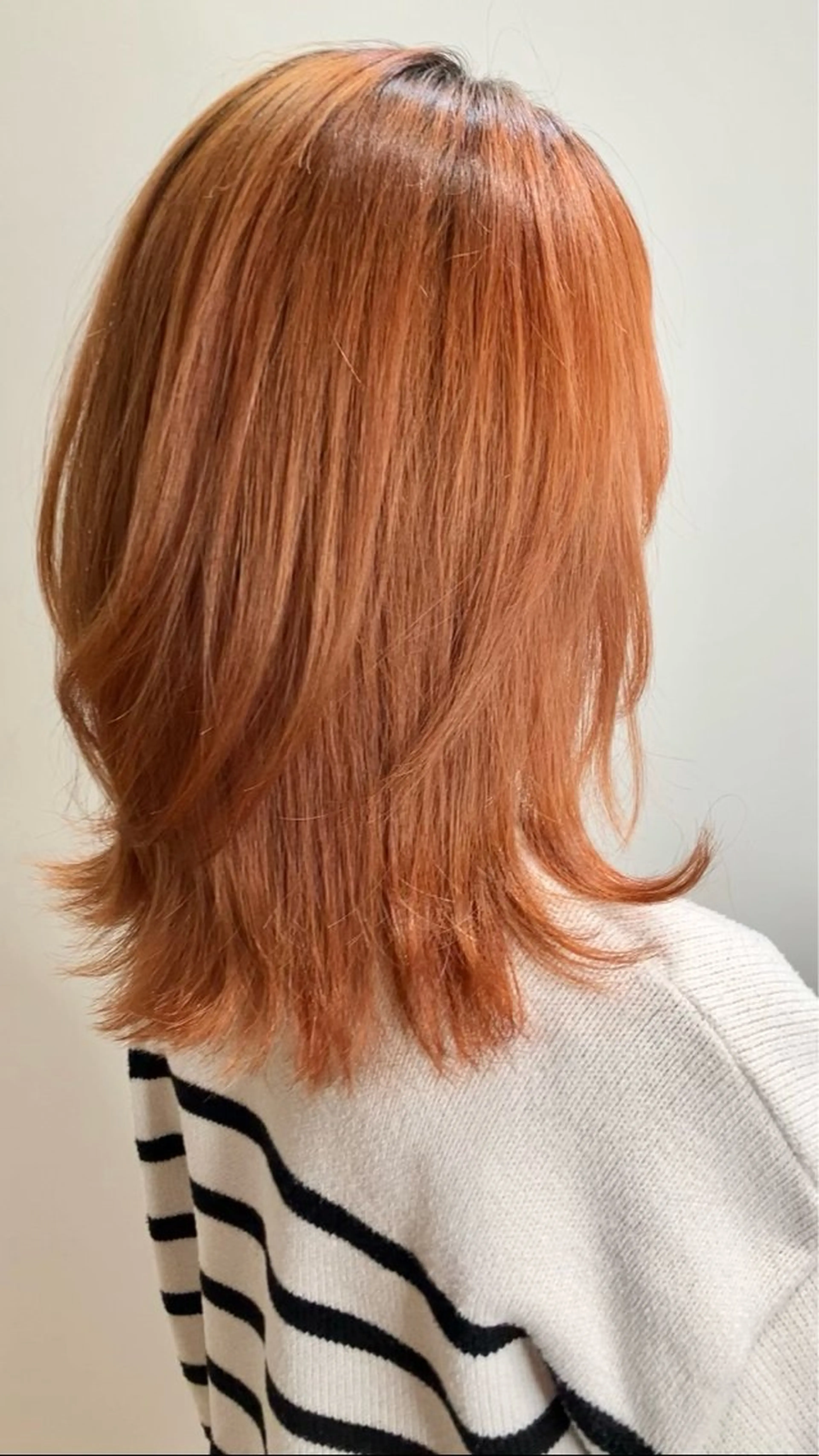 セミロング カラー ブリーチ オレンジ くせ毛 髪質改善 縮毛矯正 ヘアカラー トリートメント GOTODAY シェアサロン梅田NU茶屋町店所属・髪質改善/艶カラー 縮毛矯正/みほのヘアスタイル