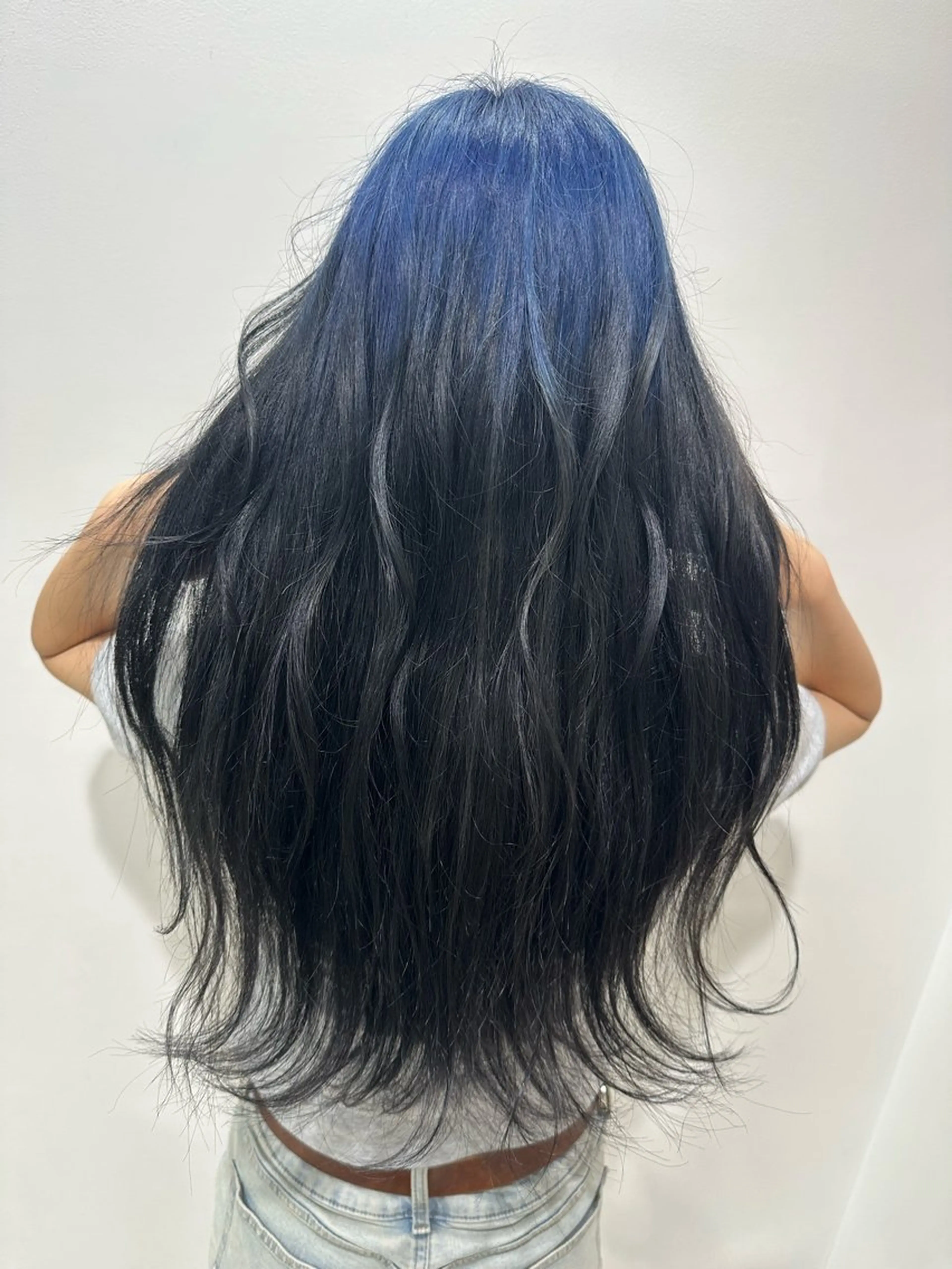 ロング カラー 黒髪 ブリーチ ブルーカラー ヘアカラー ハイトーン/艶カラー /透明感カラー/みなのヘアスタイル