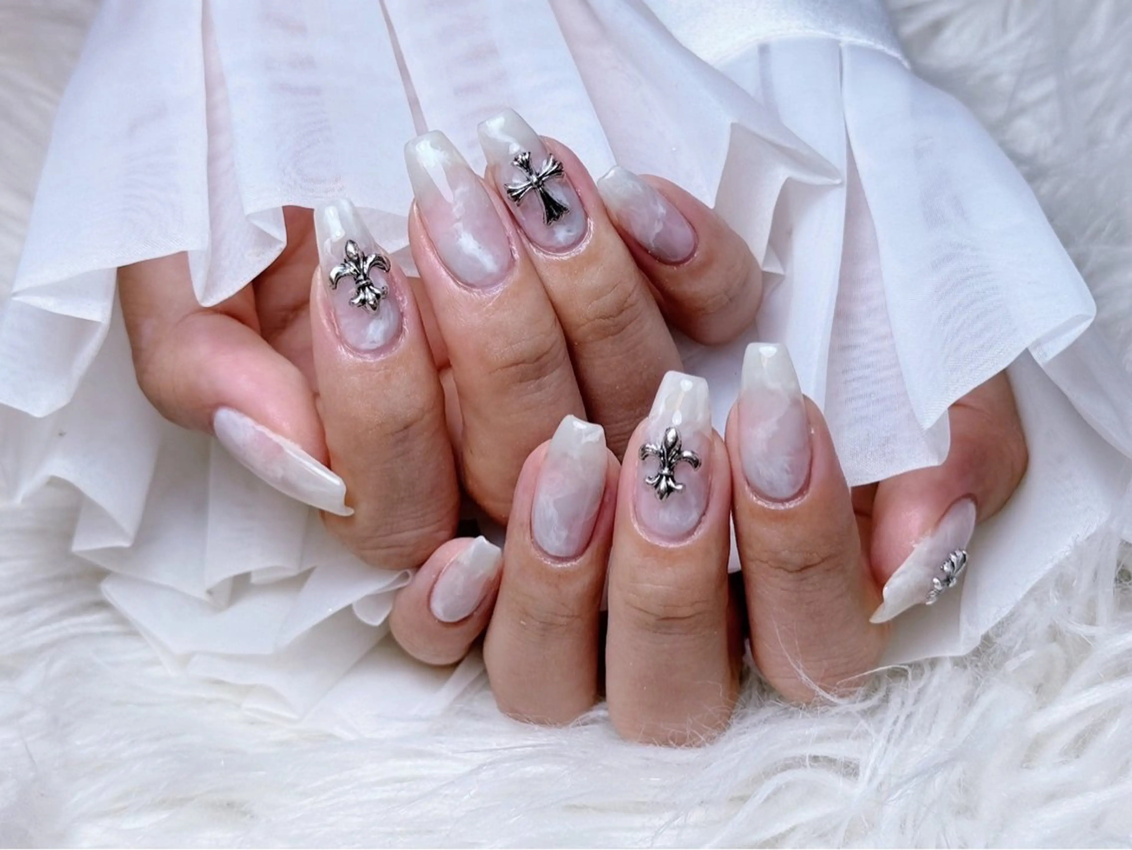 ネイル ハンドネイル ☁️Yun nail KiKi☁️のネイルデザイン