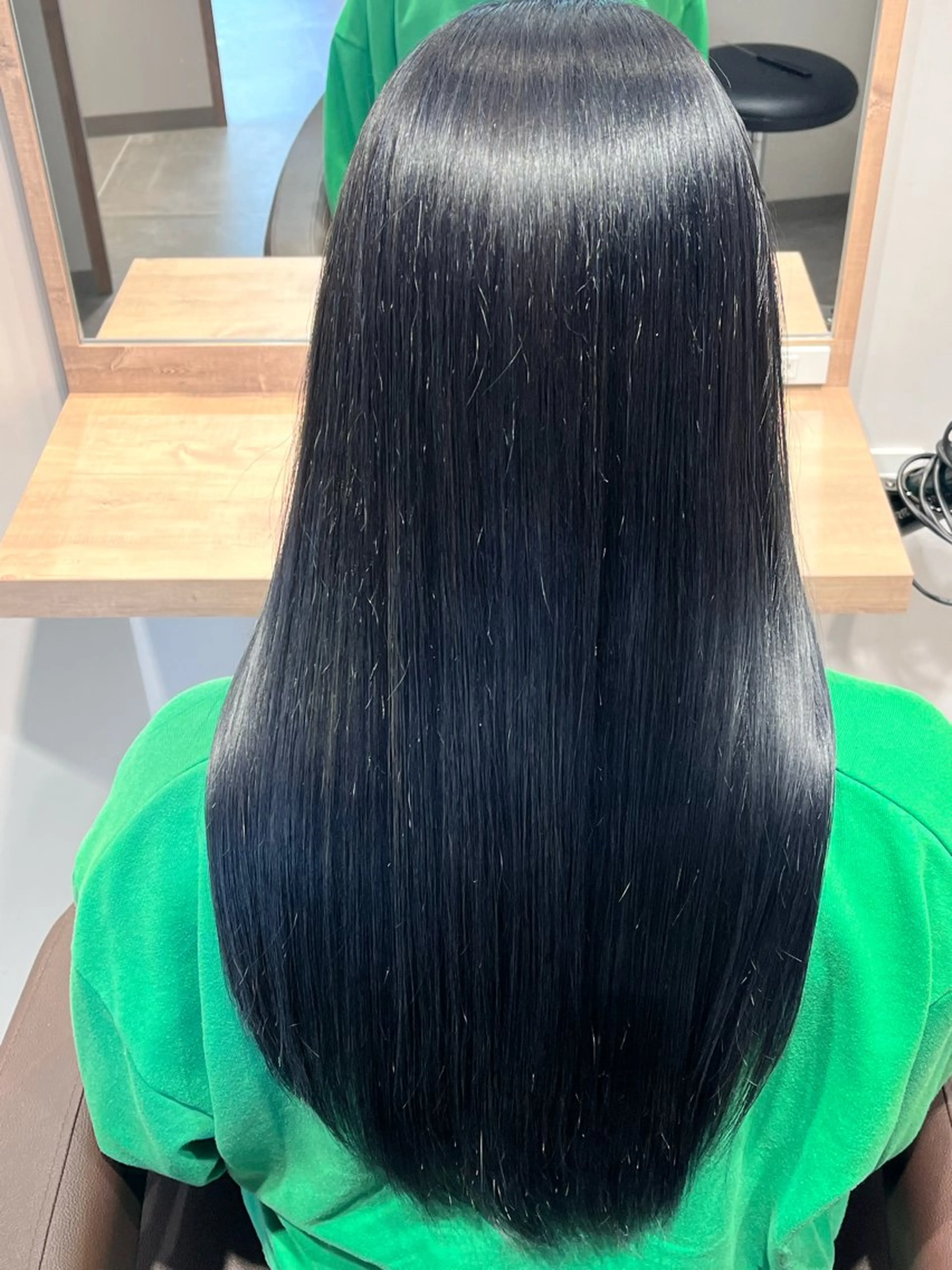 ロング カラー 黒髪 ブルーカラー ブルーブラック トリートメント SALOWIN神戸三宮店所属・【美髪を叶える】中谷 彰宏（アキ)のヘアスタイル