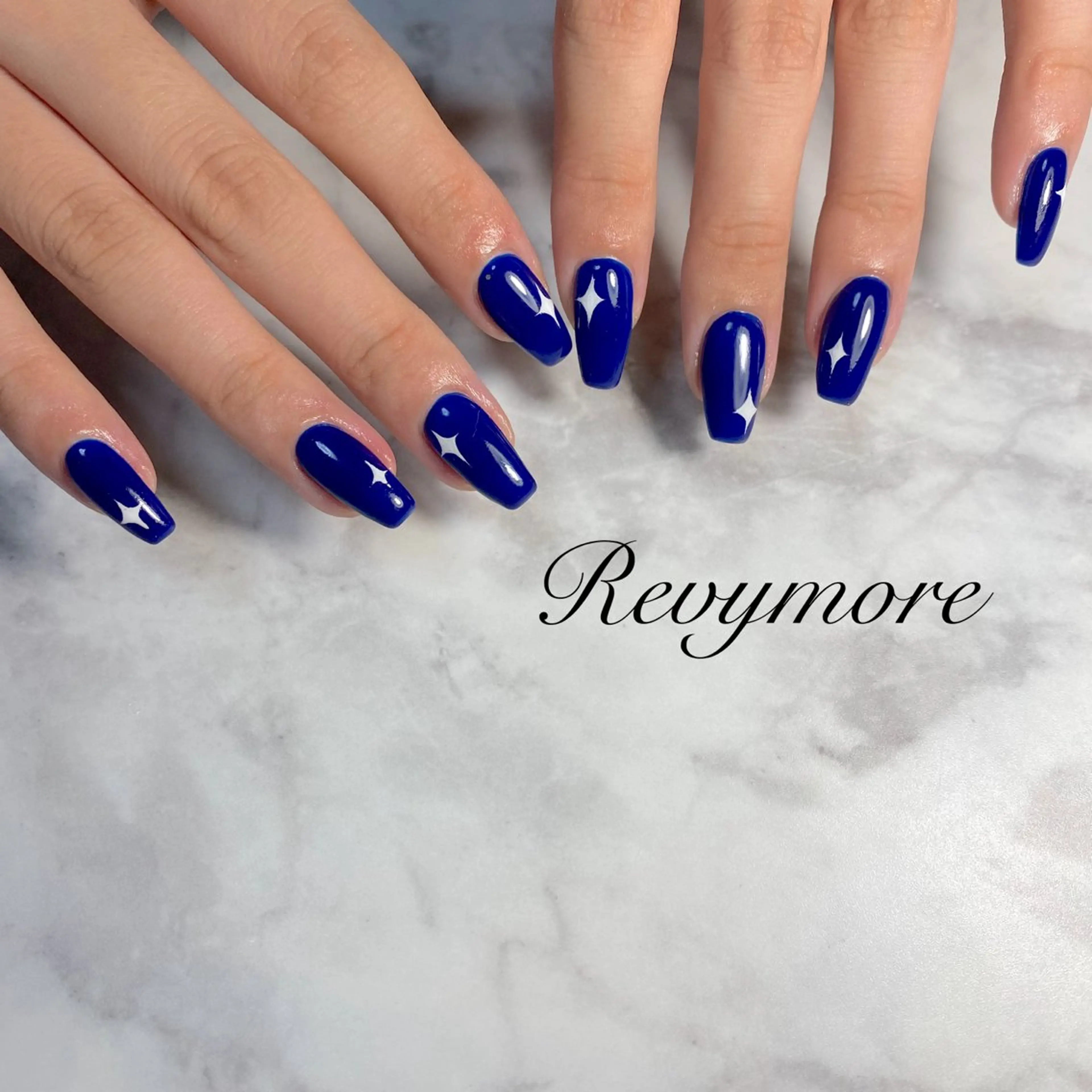 ネイル アートネイル ブルー ジェルネイル キラキラネイル 韓国ネイル nail salon Revymore所属・nail salon Revymoreのネイルデザイン