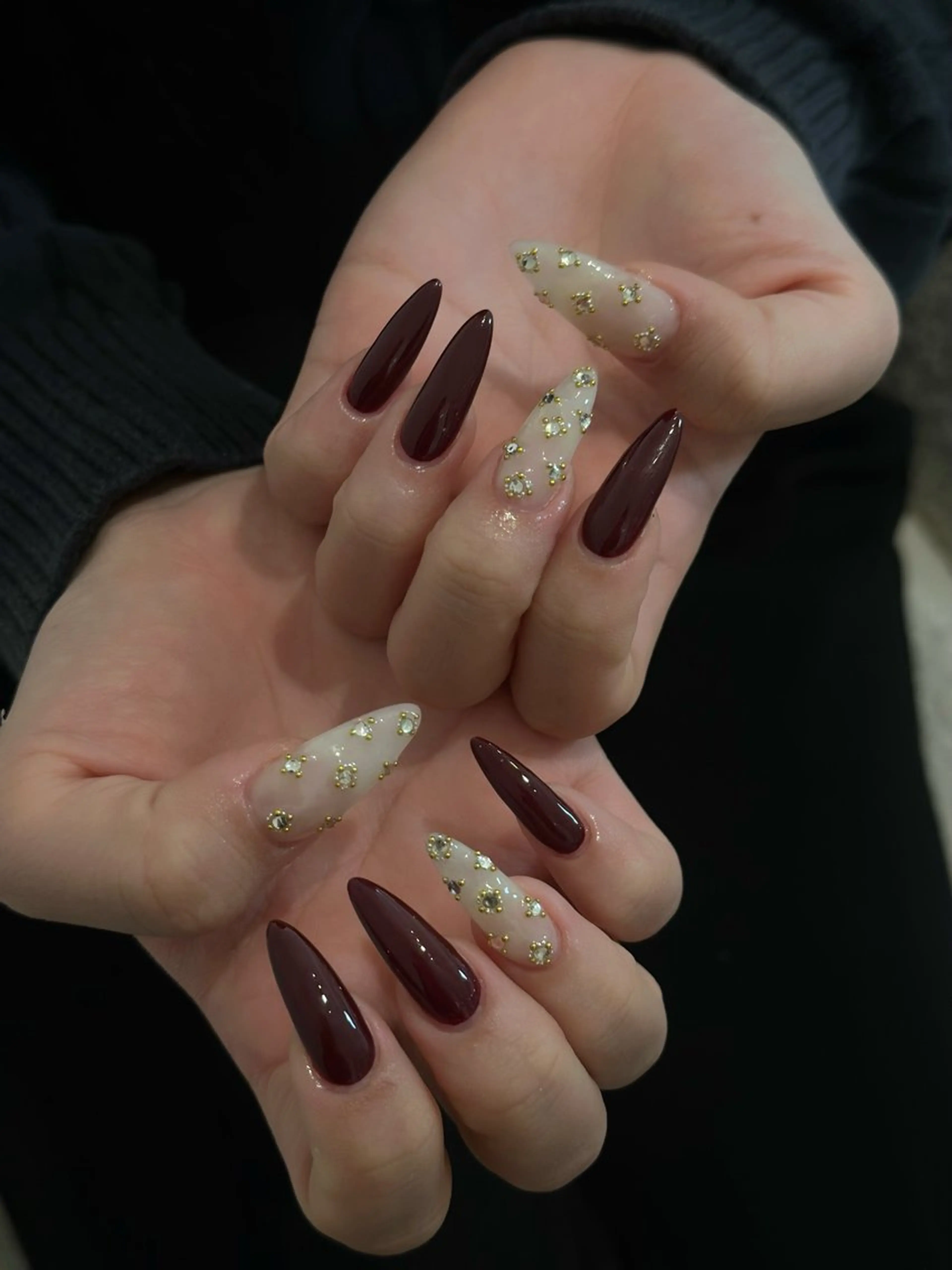ネイル オーロラネイル ボルドー ブラウン 氷ネイル・うるうるネイル キラキラネイル ハンドネイル Julli ジュリのネイルデザイン