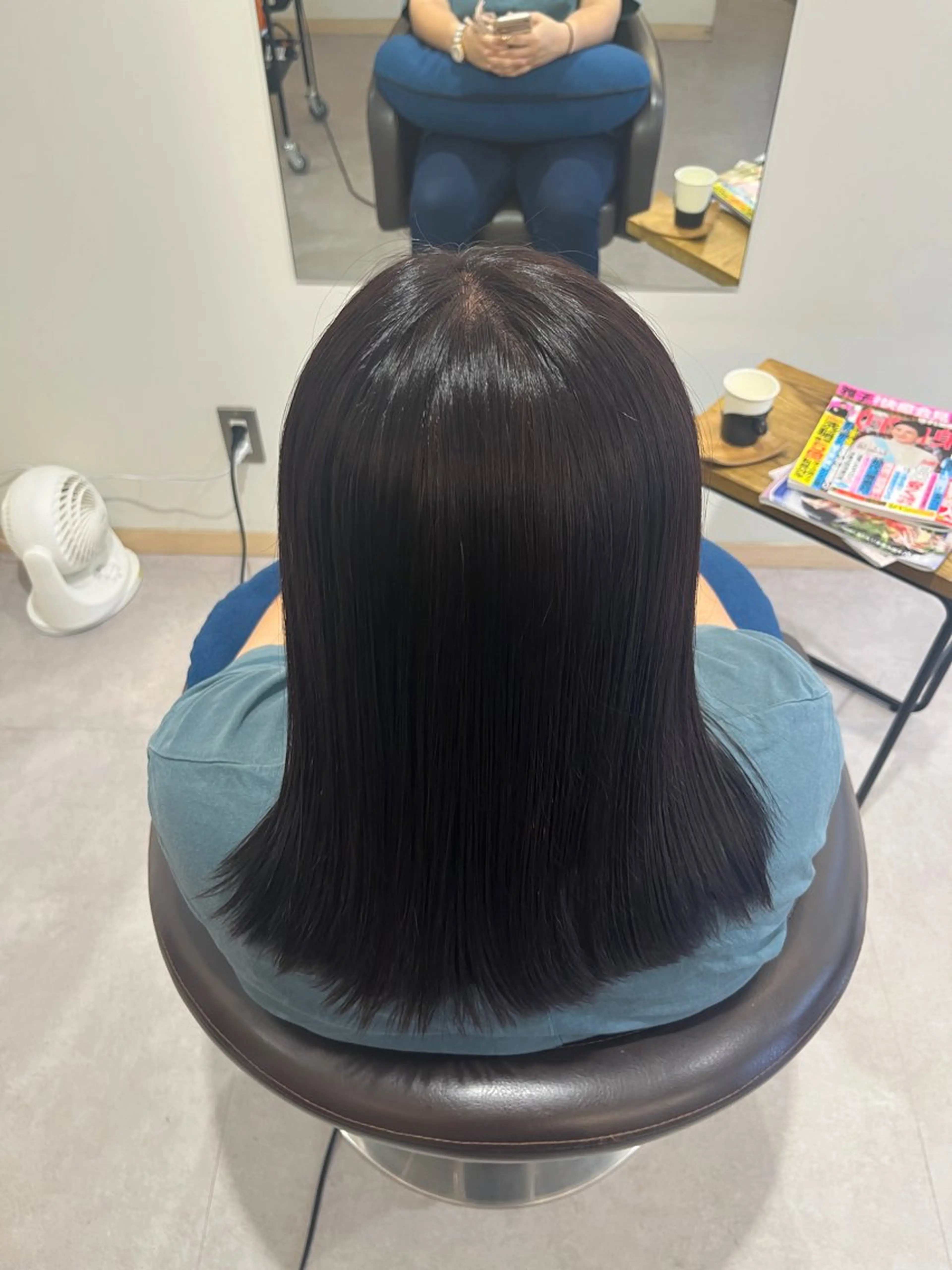 カラー ヘアカラー 荒井 茉凜のヘアスタイル