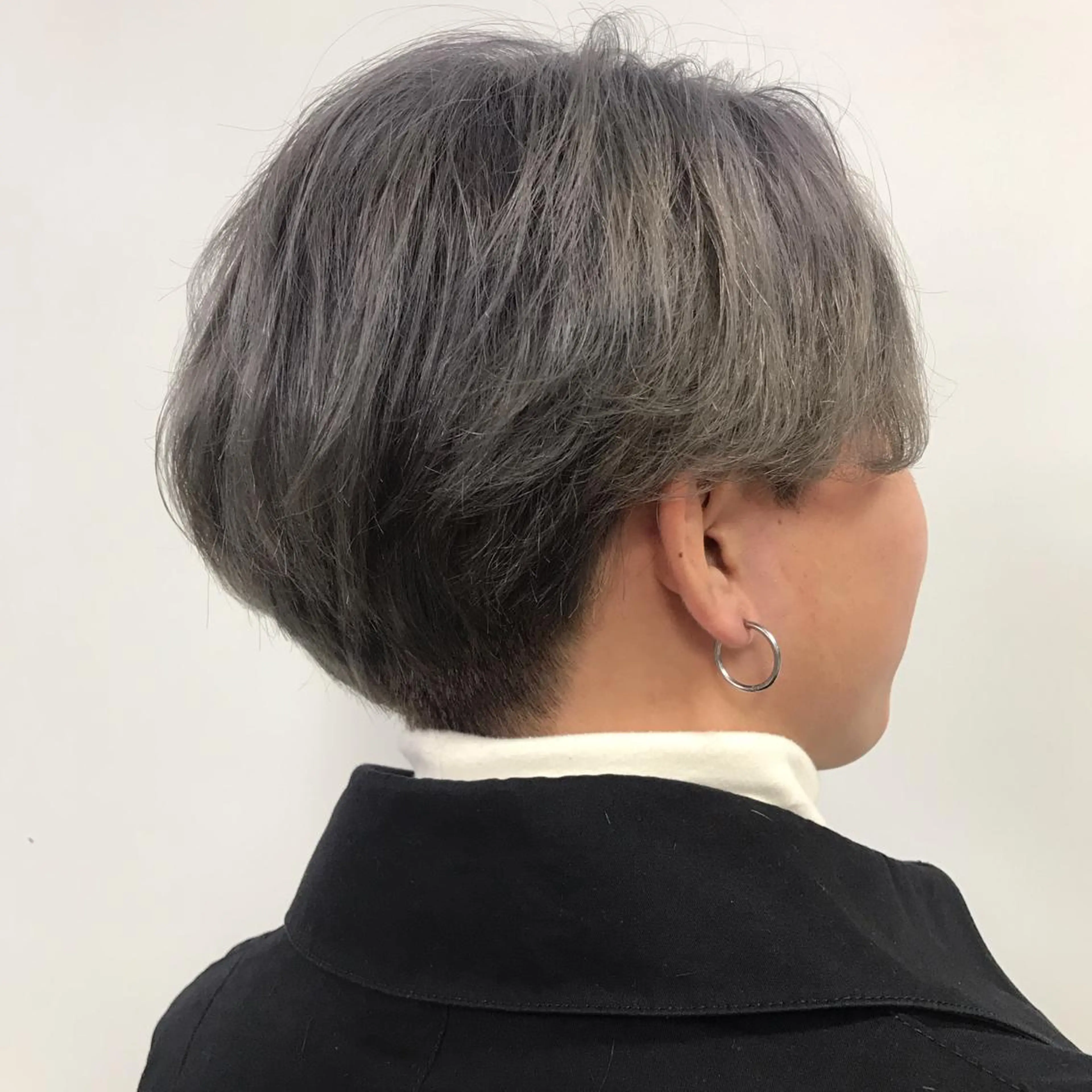 ショート カラー パーマ メンズ ダブルカラー 佐山 聖玲奈のヘアスタイル