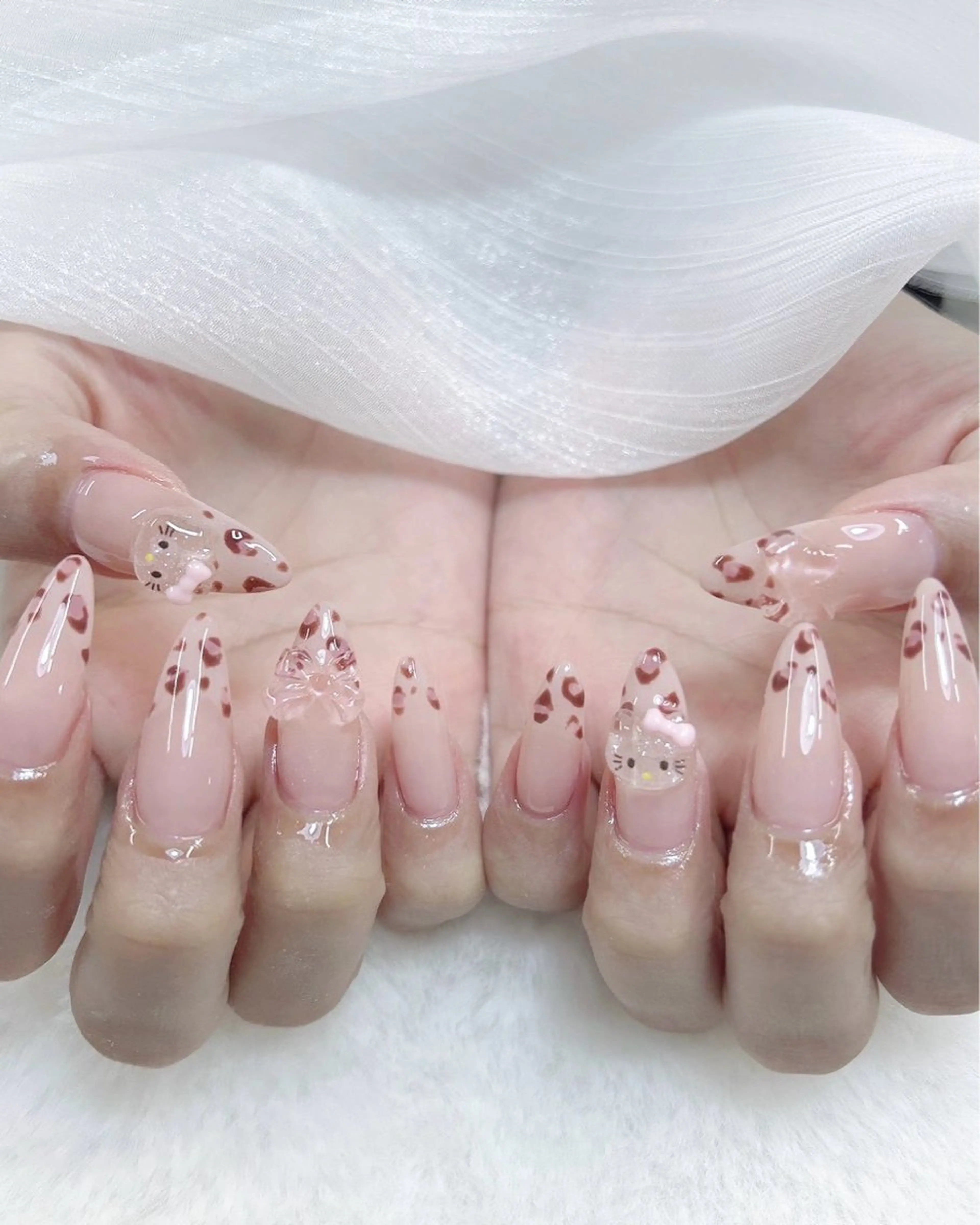 ネイル チークネイル フレンチネイル ハート キラキラネイル 韓国ネイル ハンドネイル Speraネイル 大宮店🎀のネイルデザイン