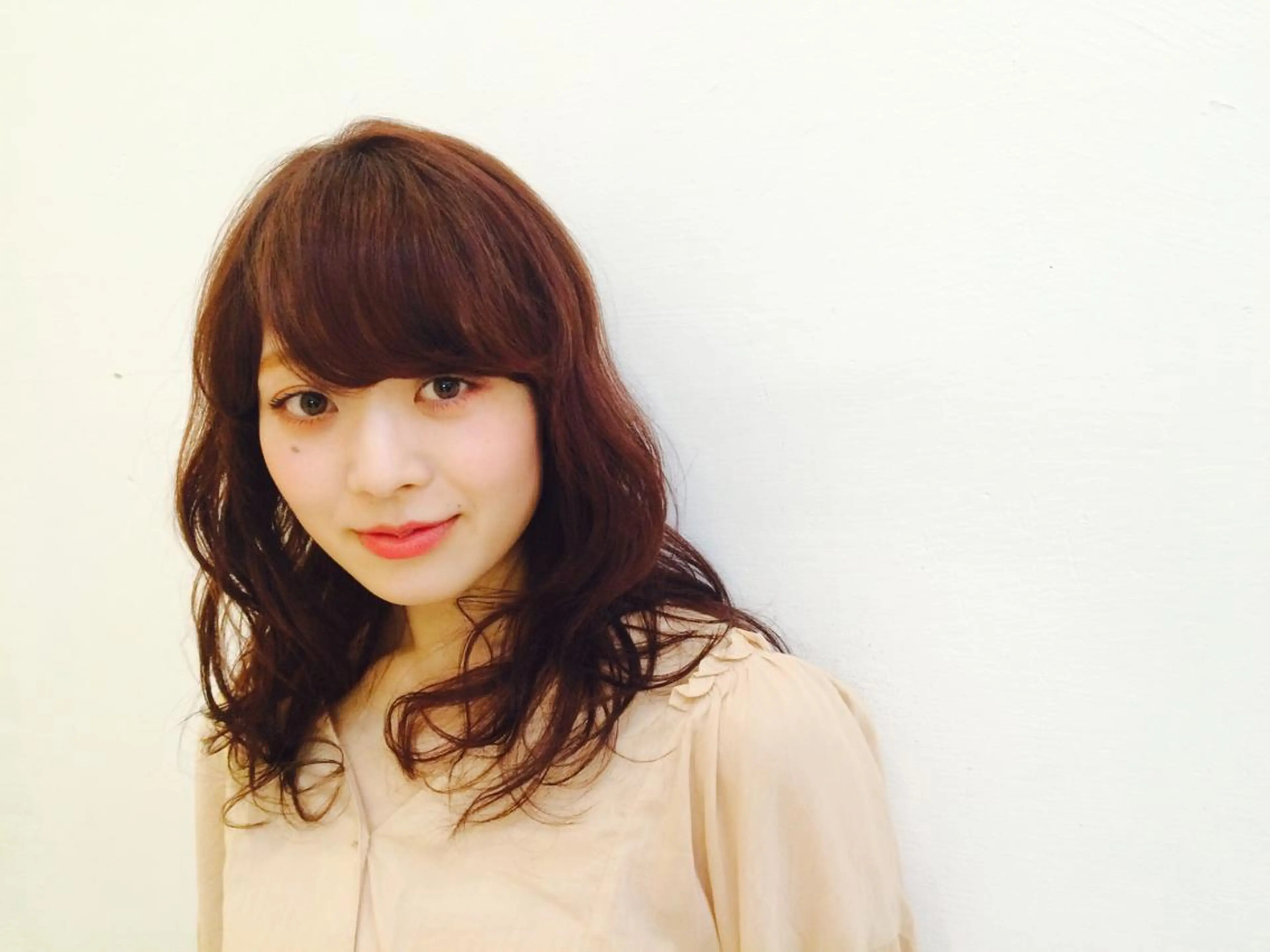 ミディアム セミロング ロング カラー パーマ イルミナカラー Lagom なかだのヘアスタイル