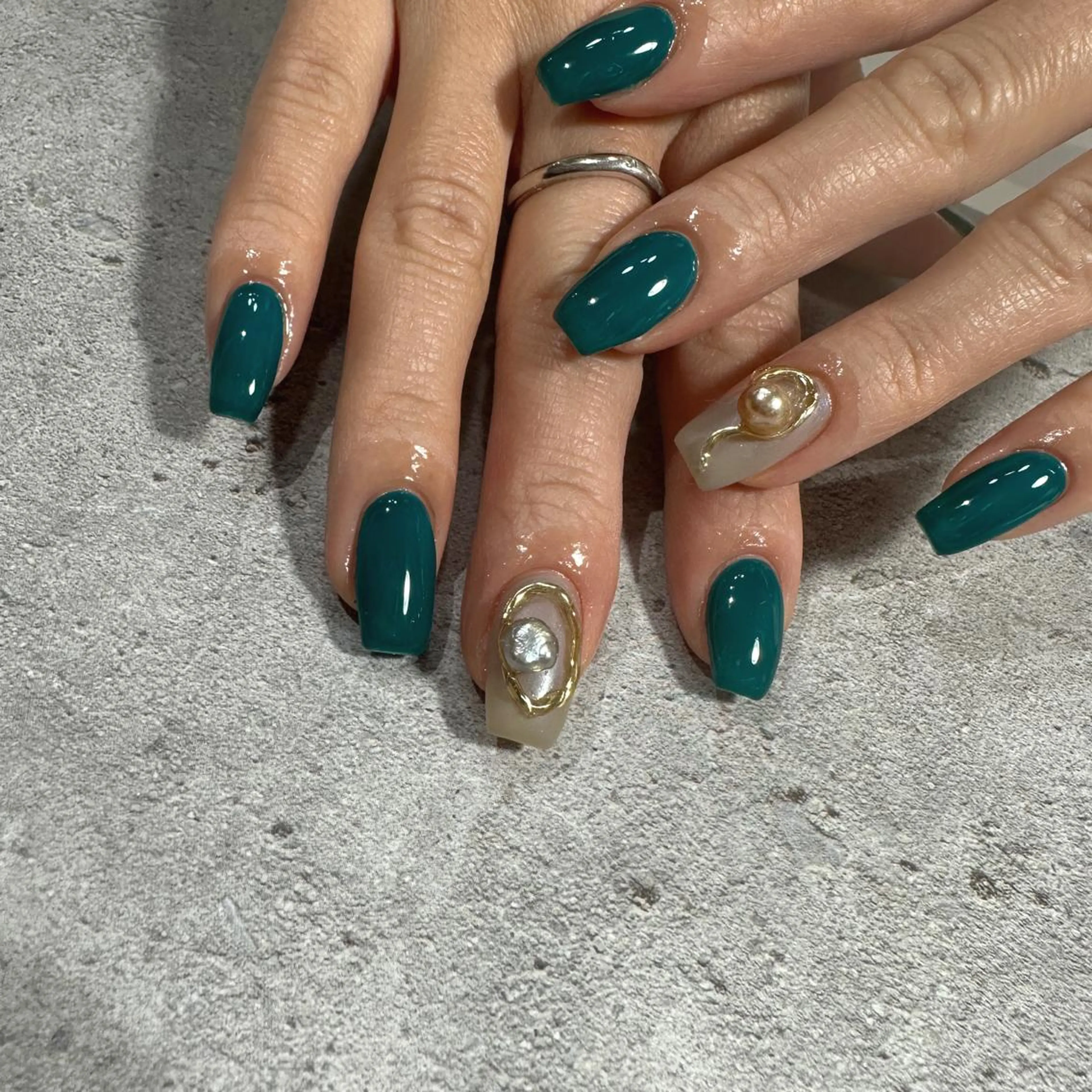 ミディアム ハンドネイル nail salon  amour所属・Nail salon Amourのネイルデザイン