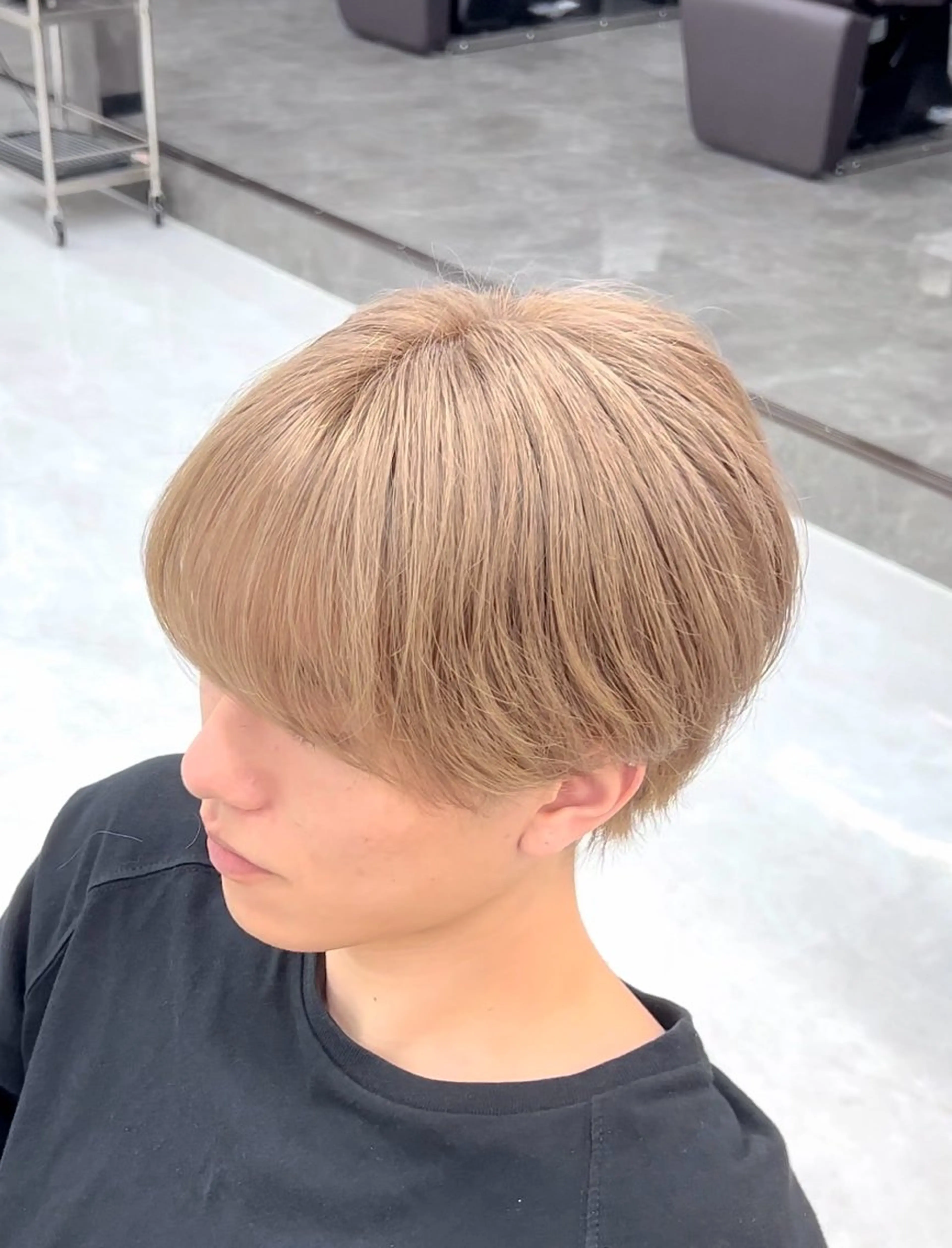 ショート カラー ヘアアレンジ メンズ メンズブリーチ マッシュ シースルーマッシュ ベージュカラー ブリーチ カット ヘアカラー トリートメント ヘアセット 飛田 楓信のヘアスタイル