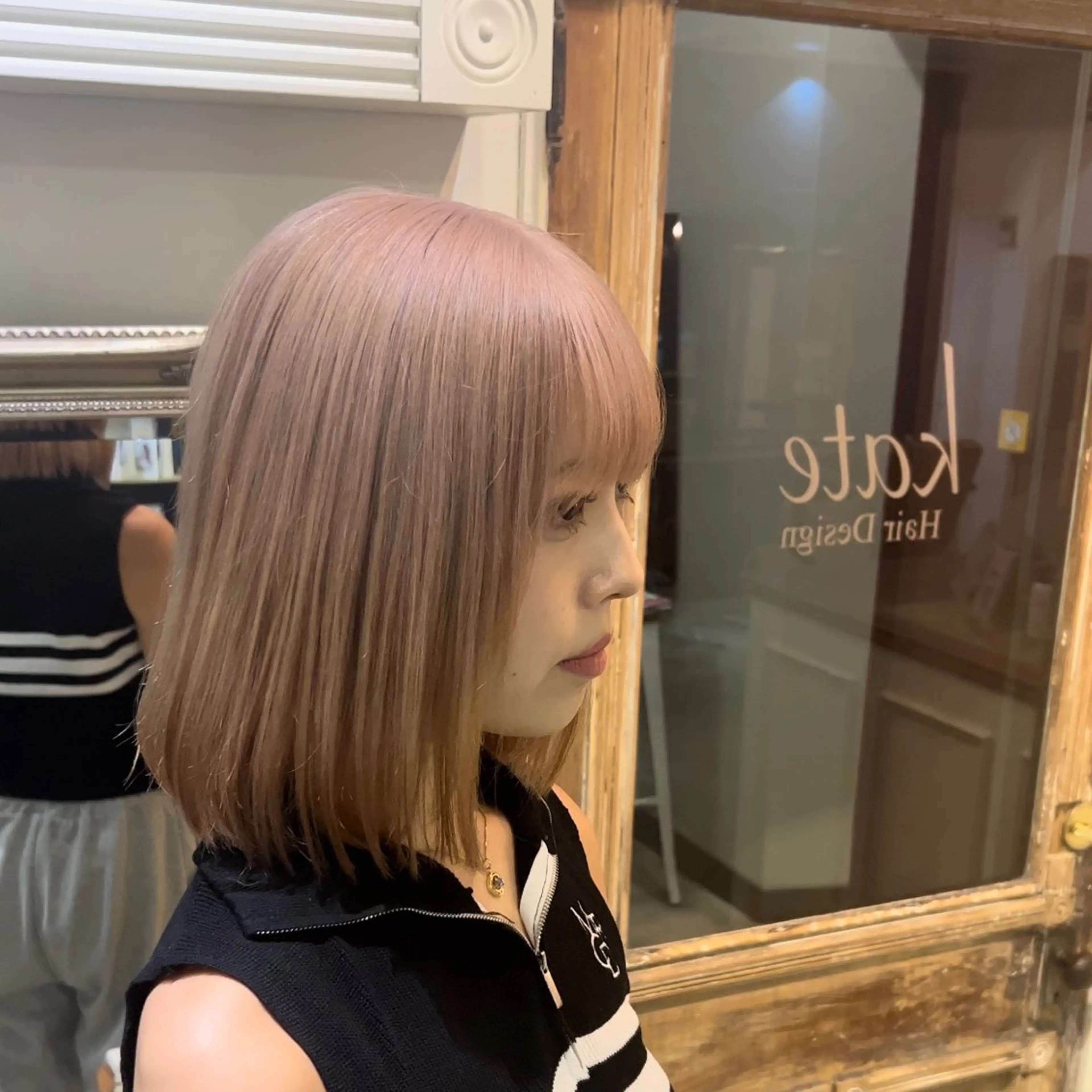 ミディアム カラー ベージュカラー ブリーチ ペールベージュ オカベ ショウマのヘアスタイル