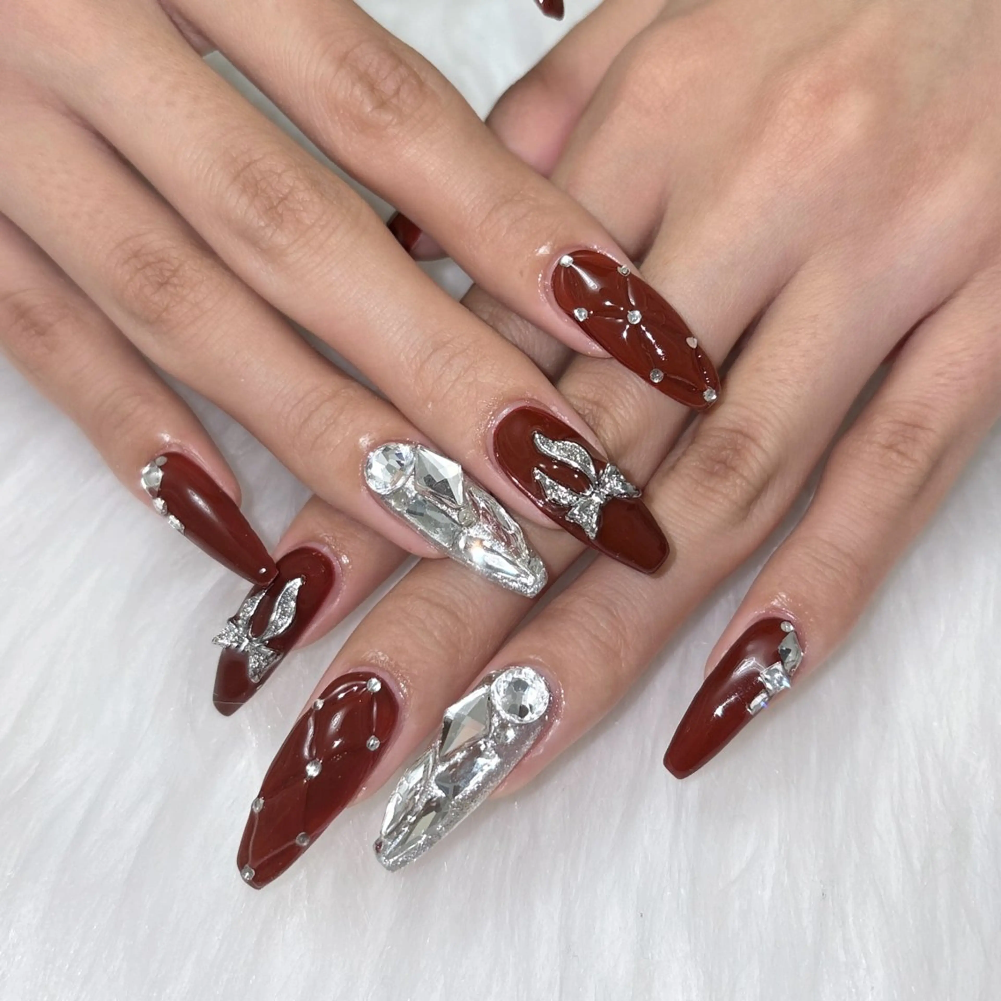 ネイル ボルドー 冬ネイル ハンドネイル adorable 〈Kurumi〉のネイルデザイン