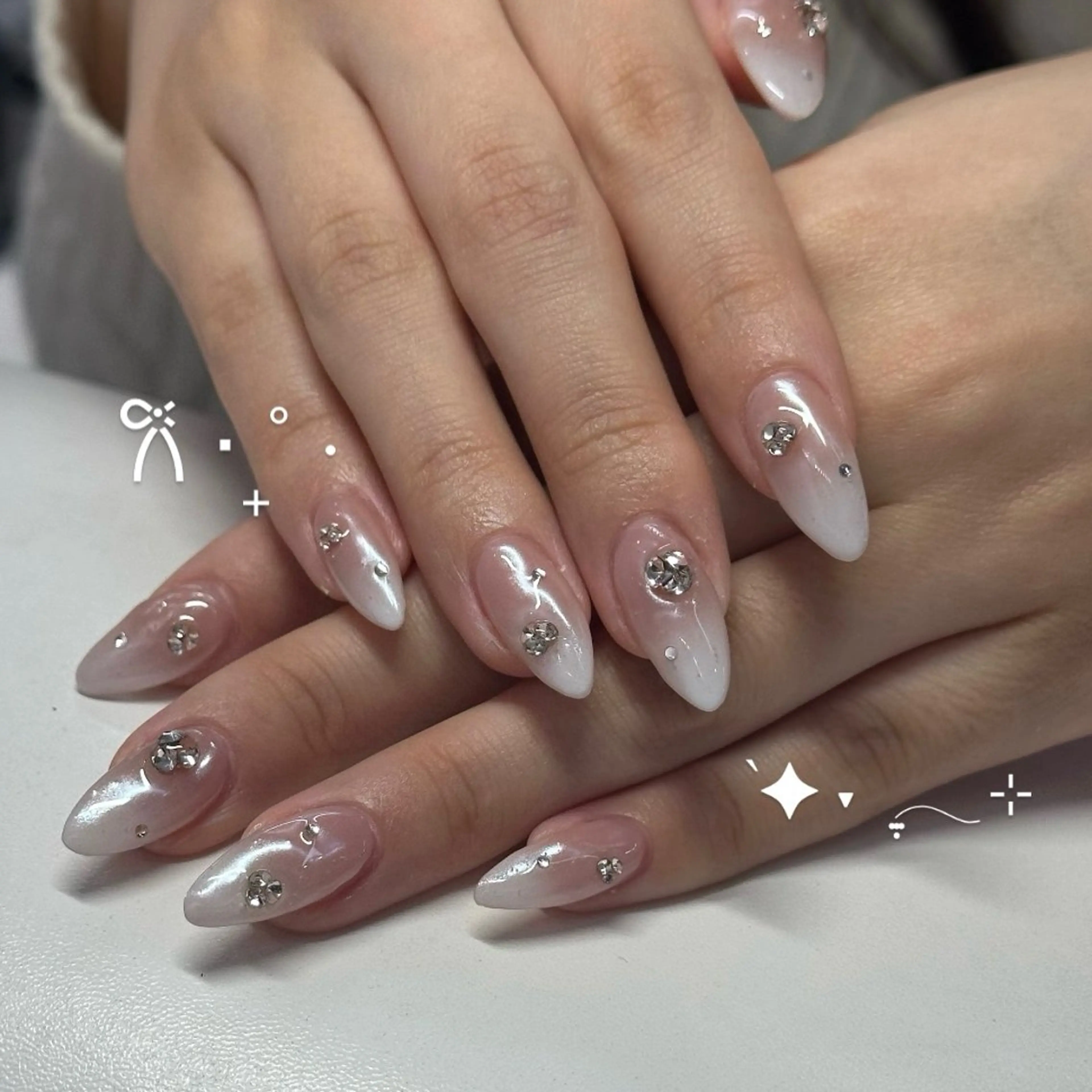 ネイル オーロラネイル ハンドネイル WOLTOKYO yunaのネイルデザイン