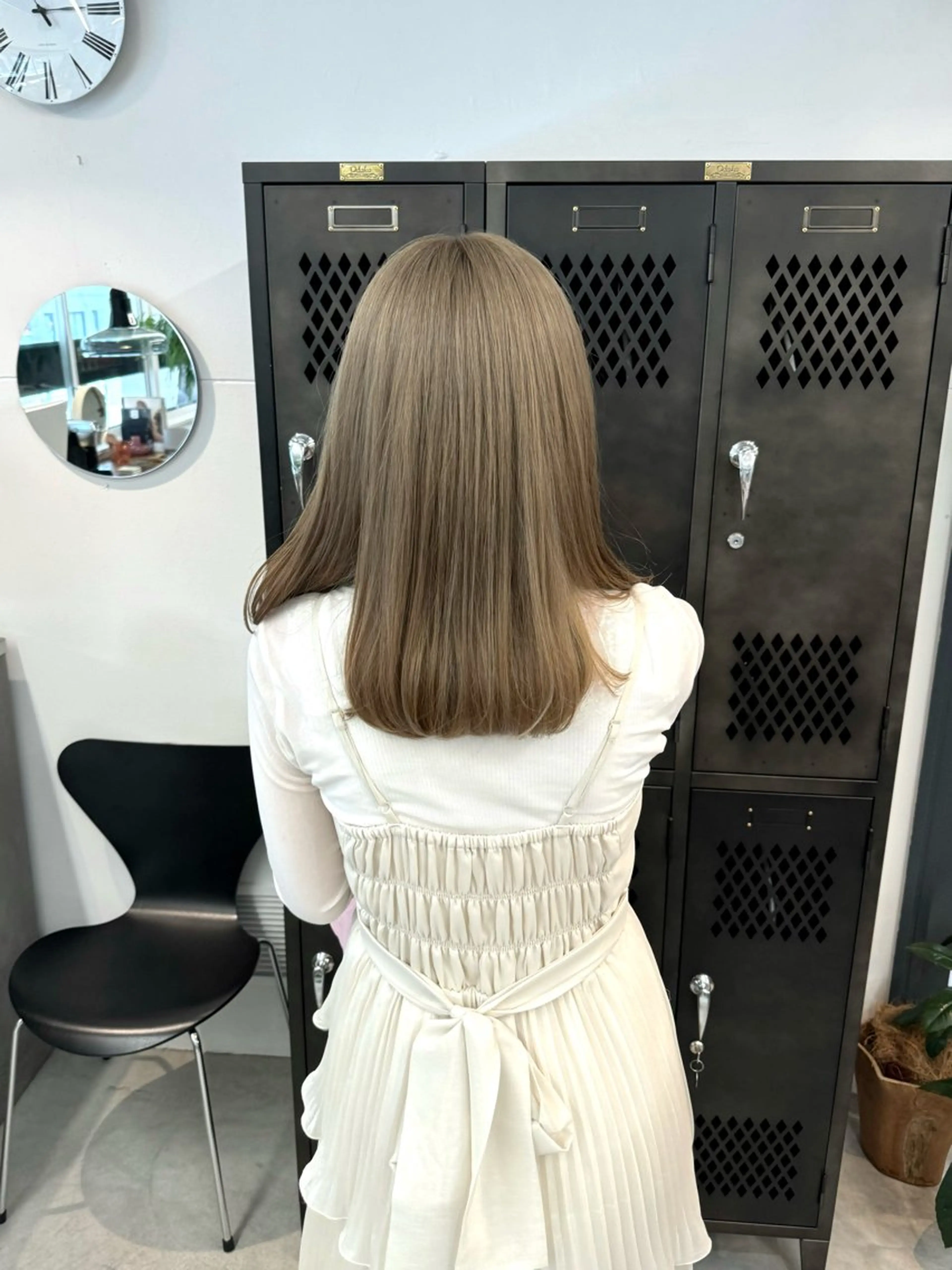 ミディアム INORI|艶カラ ー|フェイスレイヤーのヘアスタイル