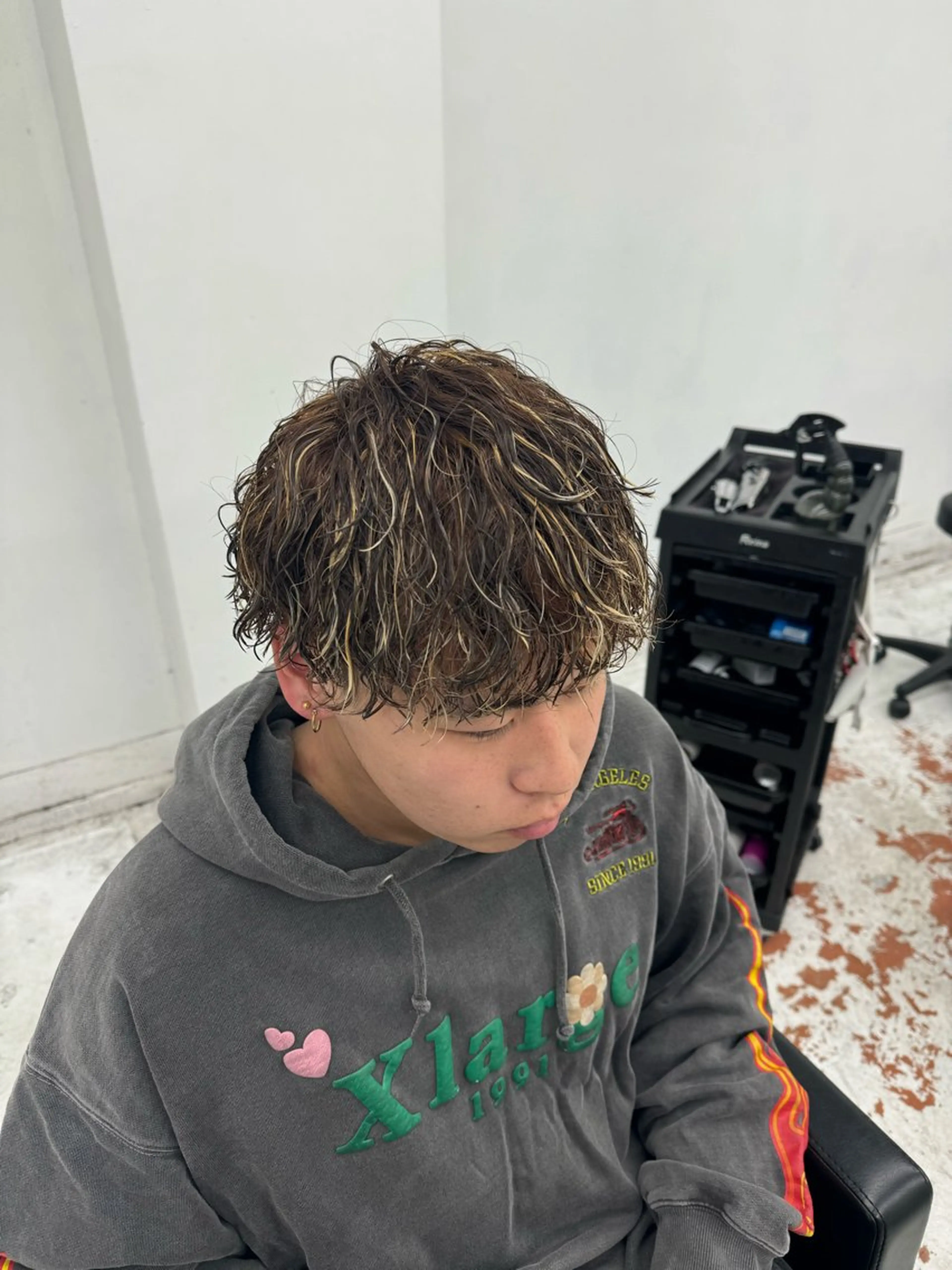 カラー パーマ メンズ メンズハイライト マッシュ 刈り上げ ハイライトカラー カット ヘアカラー パーマ 柏メンズカットパーマ NO.1タイチのヘアスタイル