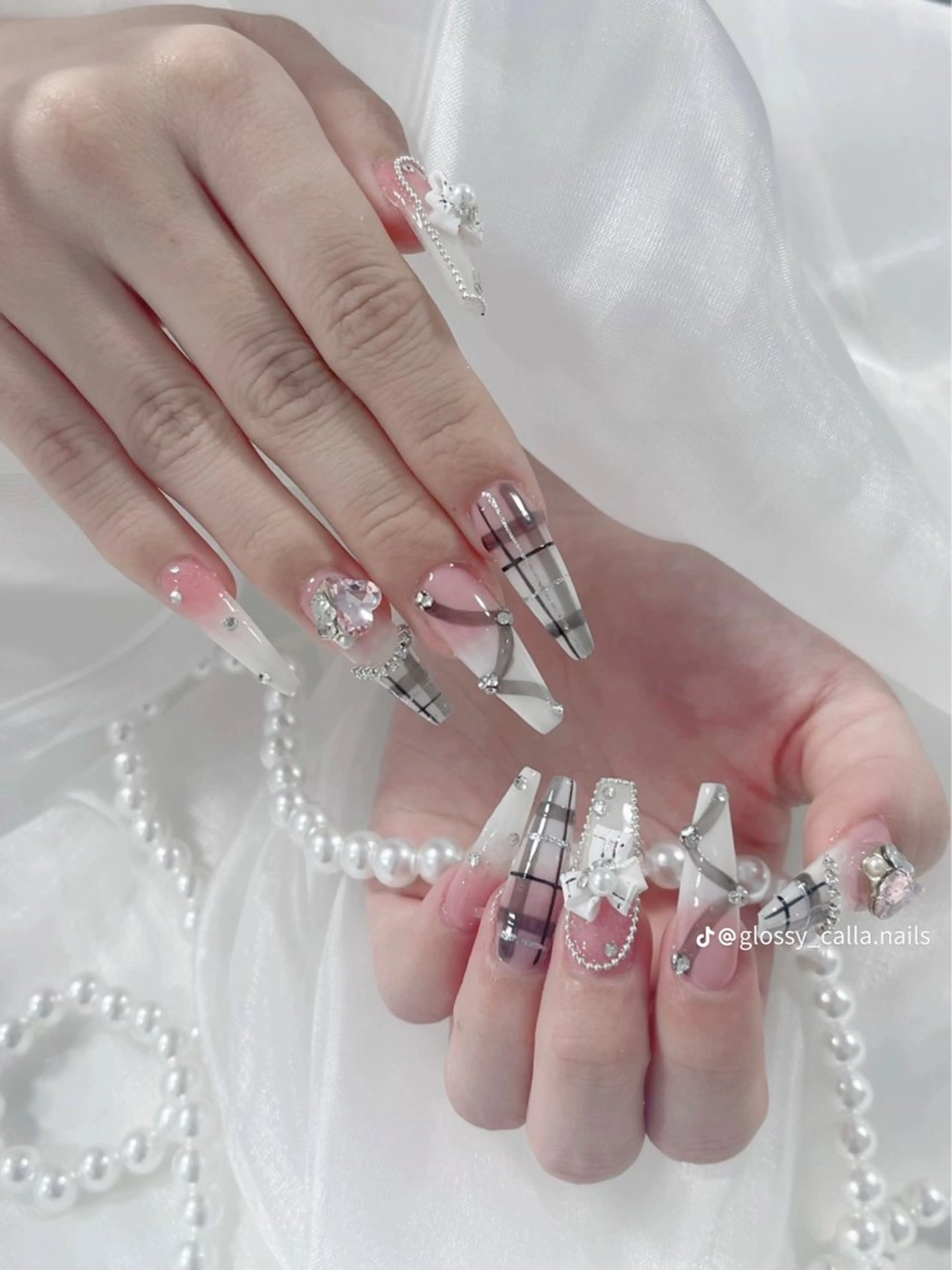 ネイル チークネイル フラッシュネイル フラワーネイル フットネイル ジェルネイル LilyLala Nailsalonのネイルデザイン