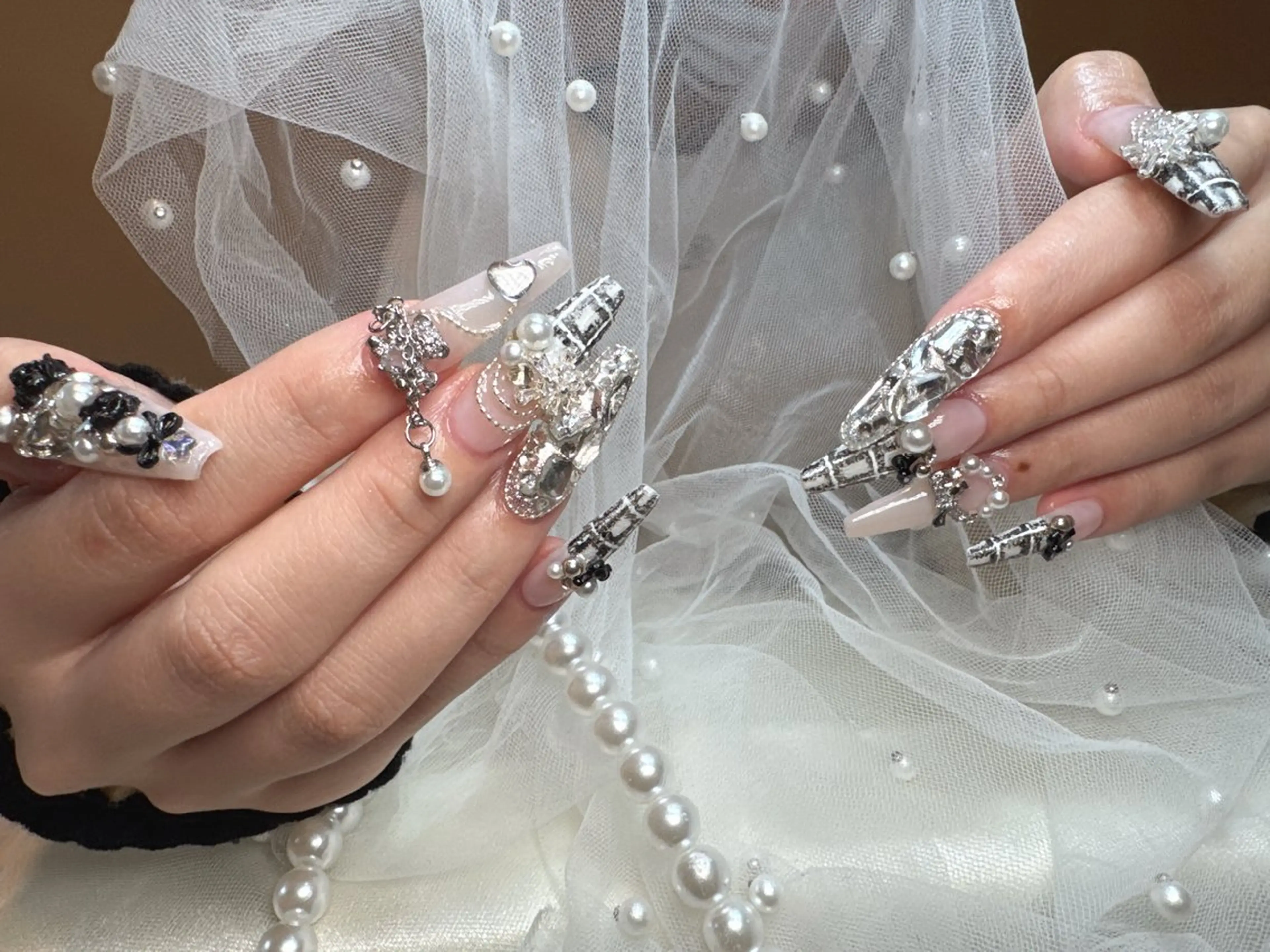 ネイル ジェルネイル キラキラネイル ロングネイル 持ち込み ストーンネイル ハンドネイル リセス 高田馬場のネイルデザイン