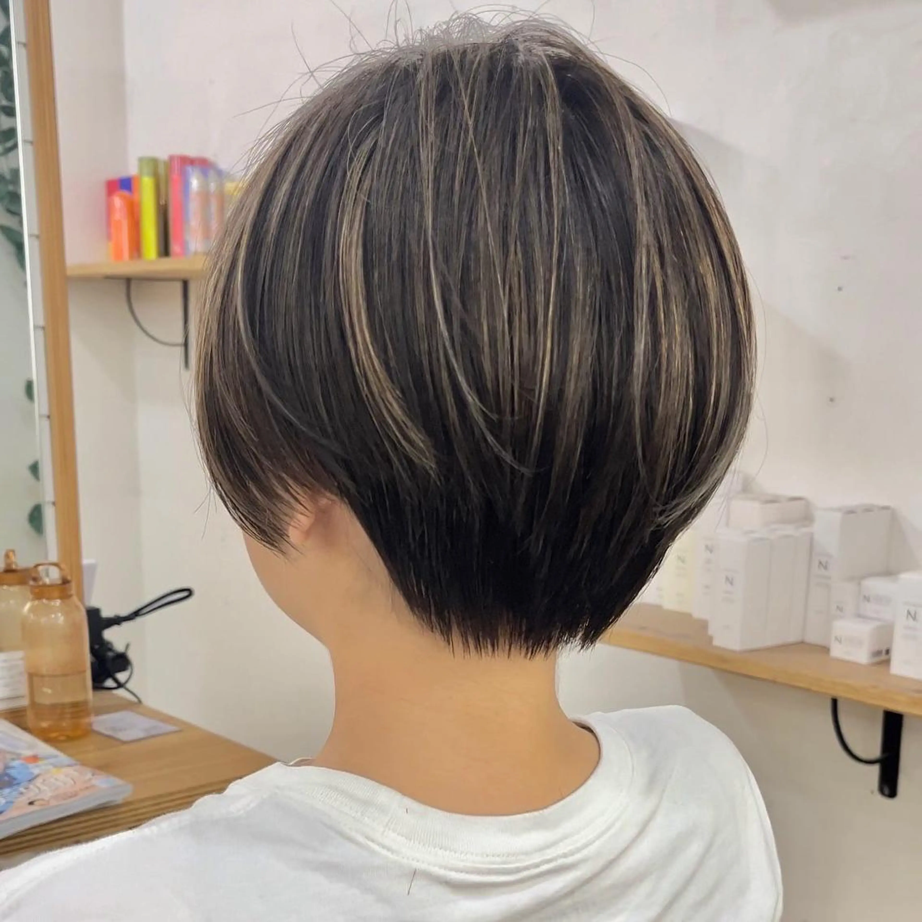 ショート カラー ハイライトカラー ハイライト ショートヘア SALOWIN 横浜 8F所属・ショートヘア、ボブ こやさん　コヤマのヘアスタイル