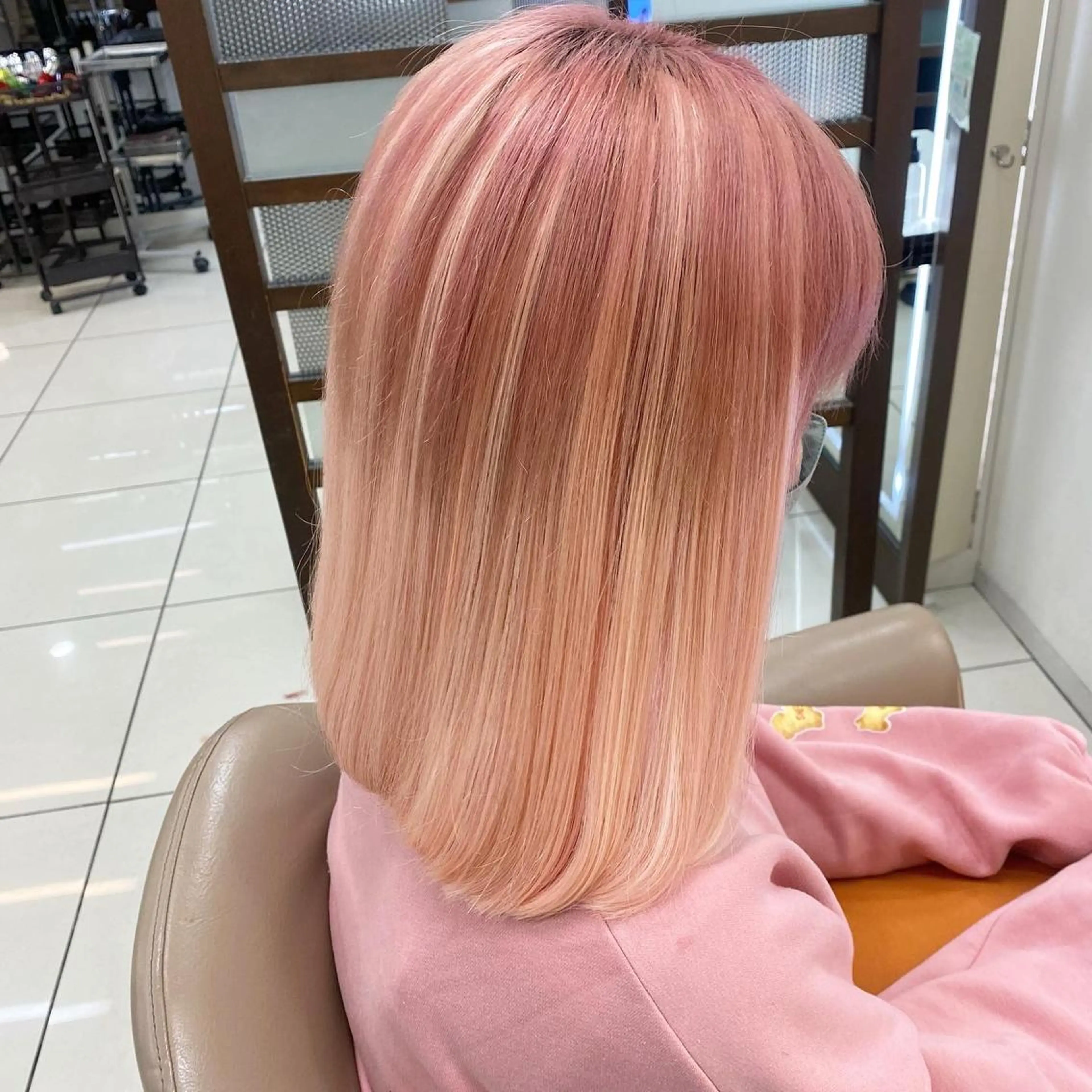 ミディアム カラー ヘアカラー エクステ すぐ予約OK💕 シールエクステのヘアスタイル