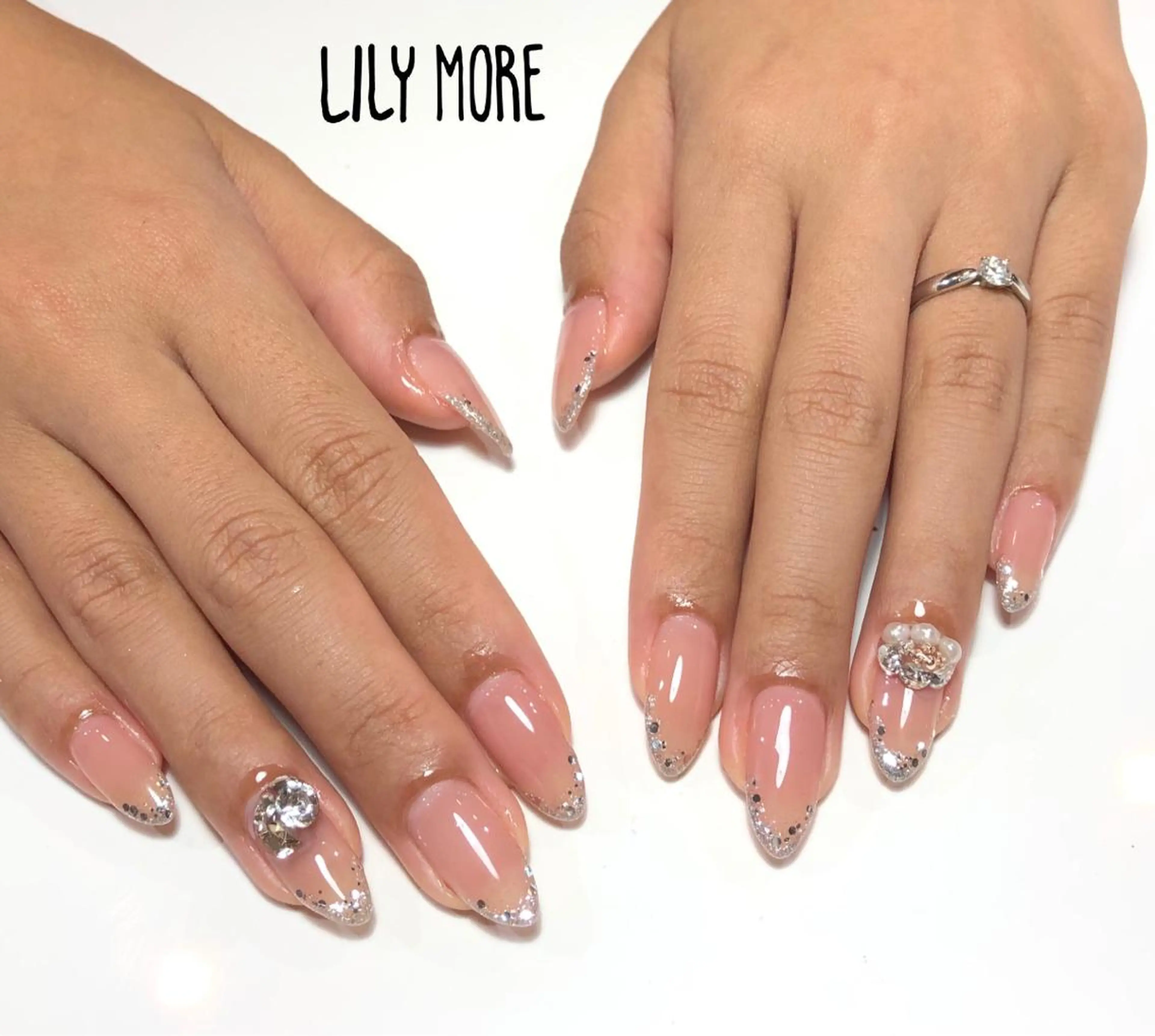 ネイル フレンチネイル ラメ(グリッター) Lily closetのネイルデザイン