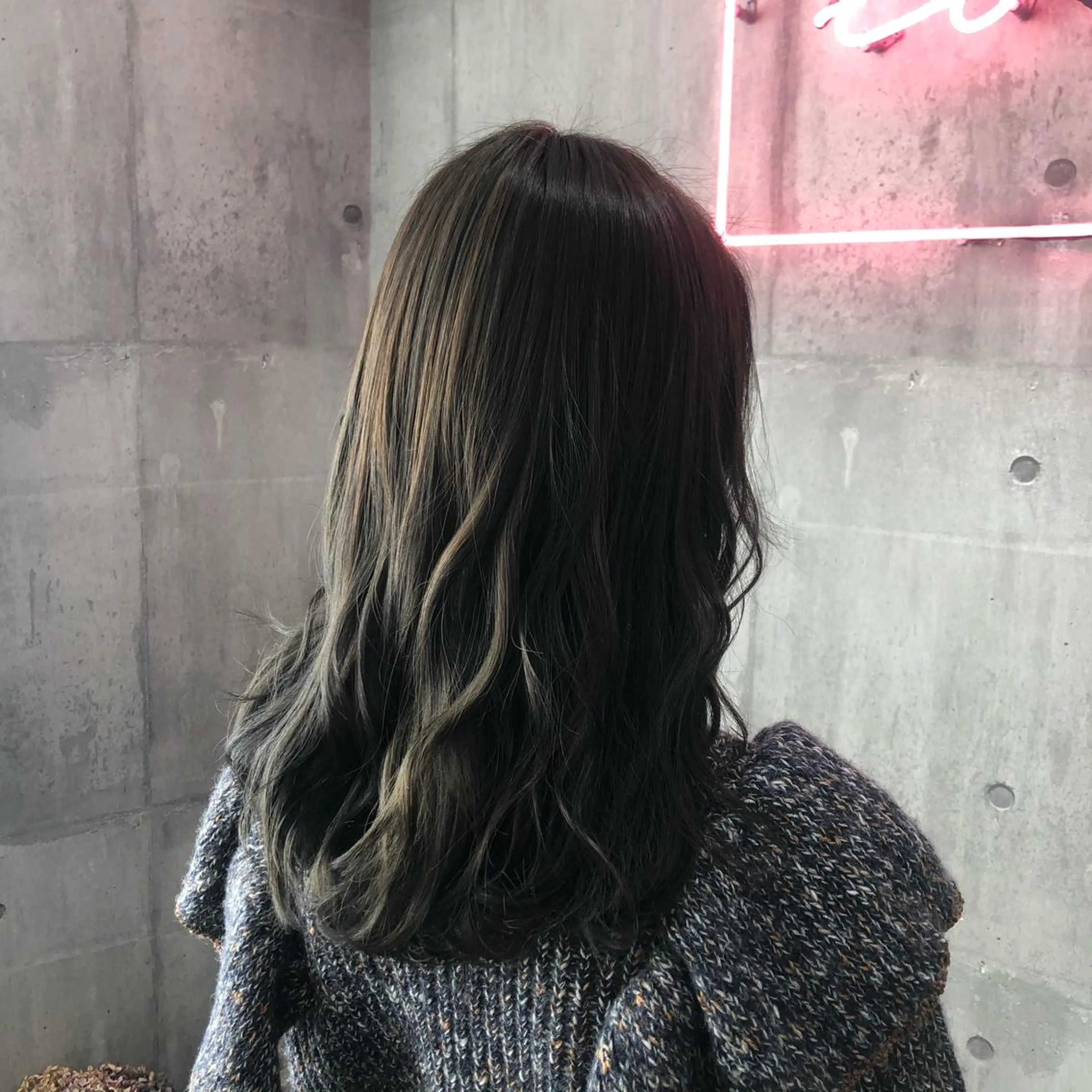 セミロング カラー グレージュ オリーブグレージュ オリーブグレー SOY-KUFU高田馬場所属・レイヤー♡艶髪♡ 韓国風♡加藤あゆみのヘアスタイル