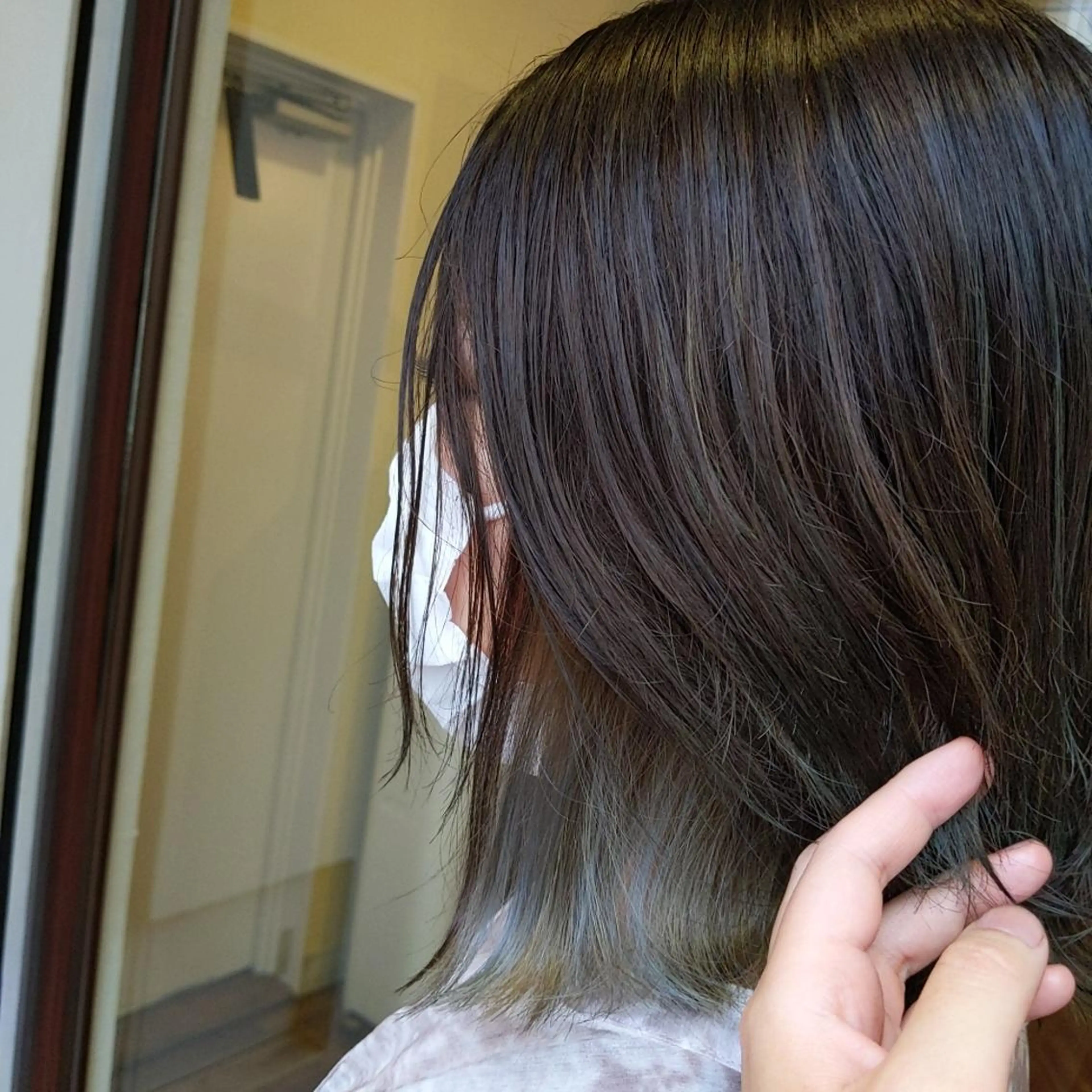 ミディアム カラー インナーカラー シルバー 髪質改善アンブリーチ 店長みやけななのヘアスタイル