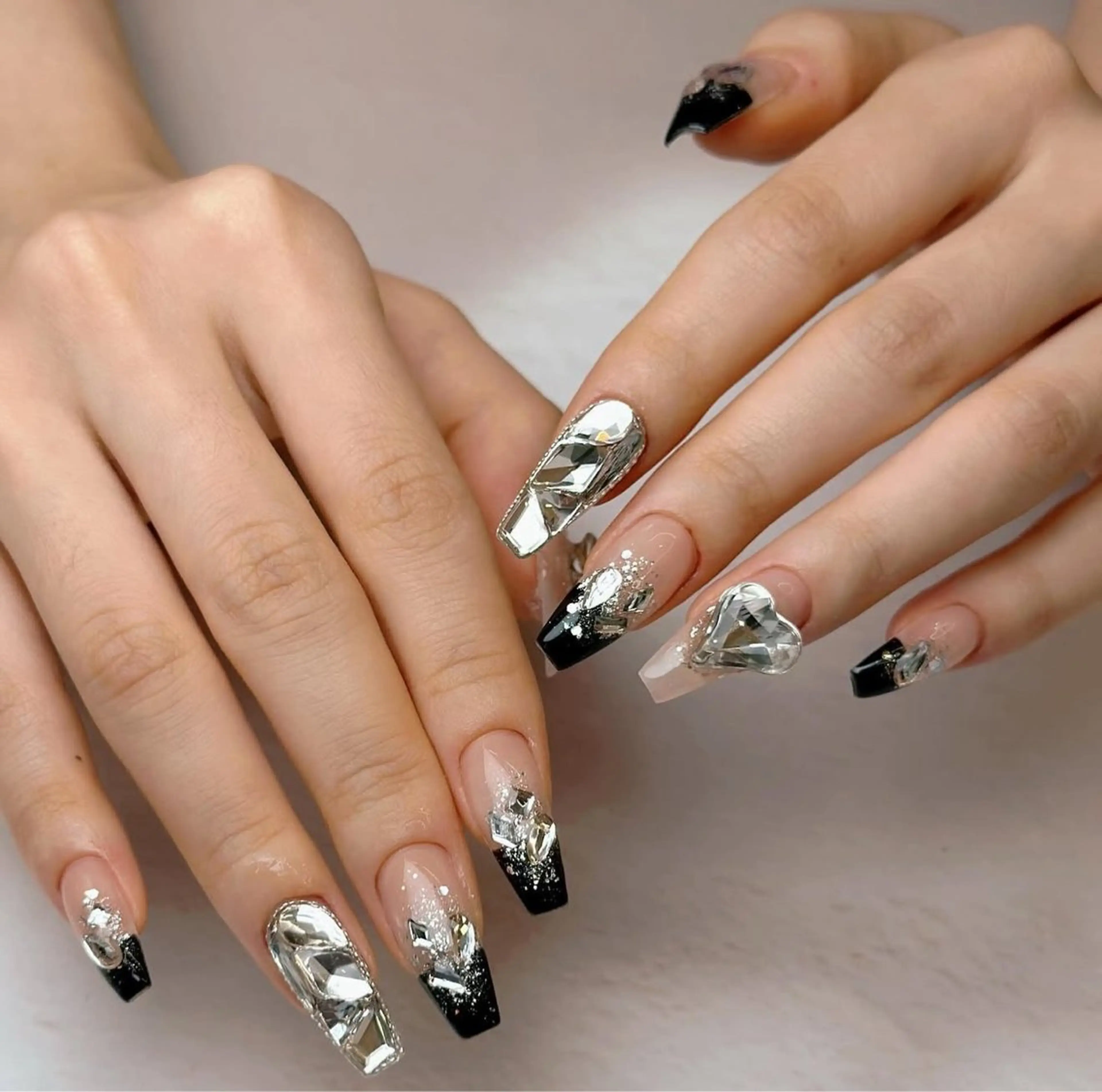 ネイル アニマル柄 オーロラネイル チークネイル フラッシュネイル ジェルネイル ハンドネイル Lyna 池袋のネイルデザイン