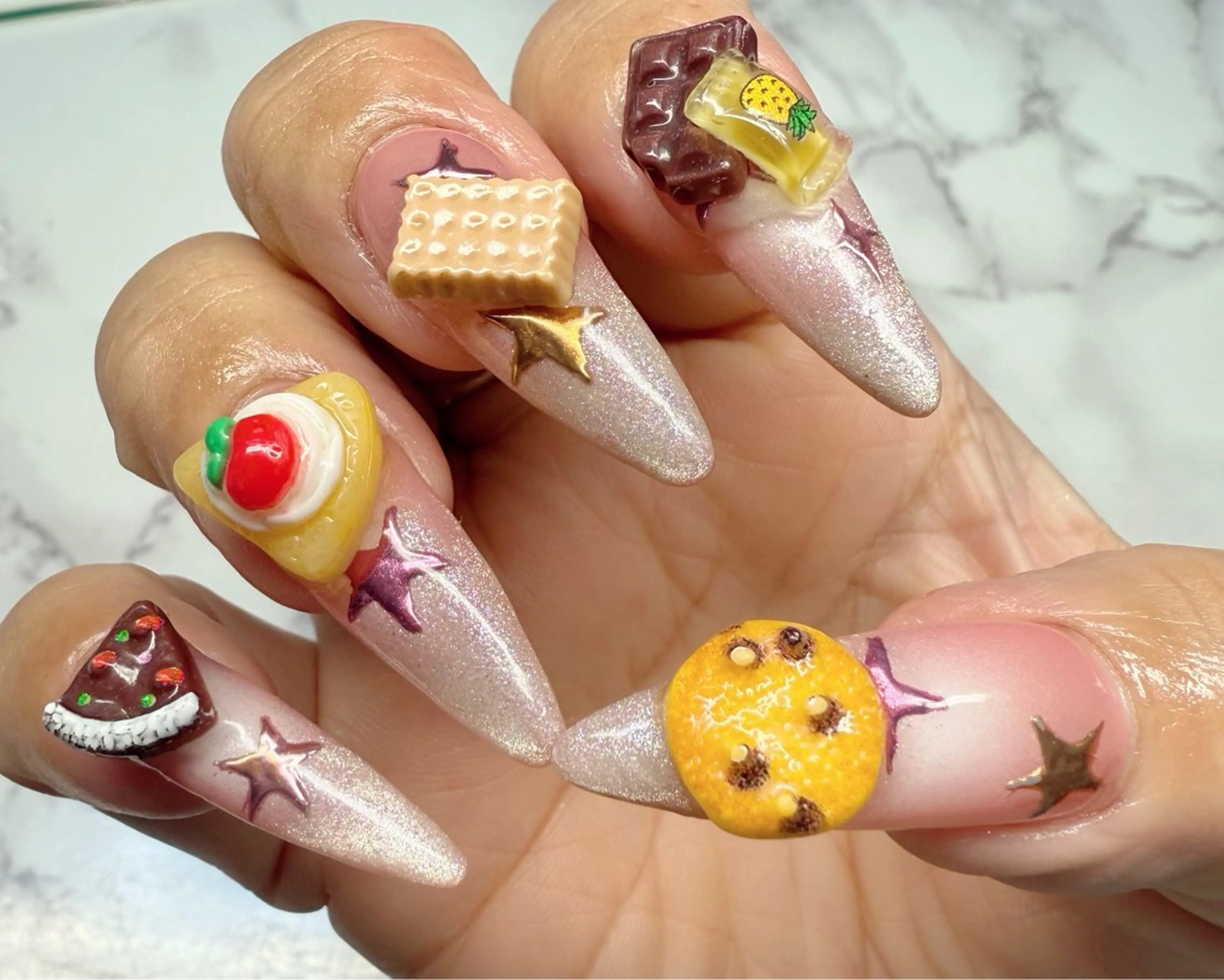 ネイル アートネイル チークネイル フレンチネイル キラキラネイル ラメ(グリッター) M.N_ nailのネイルデザイン