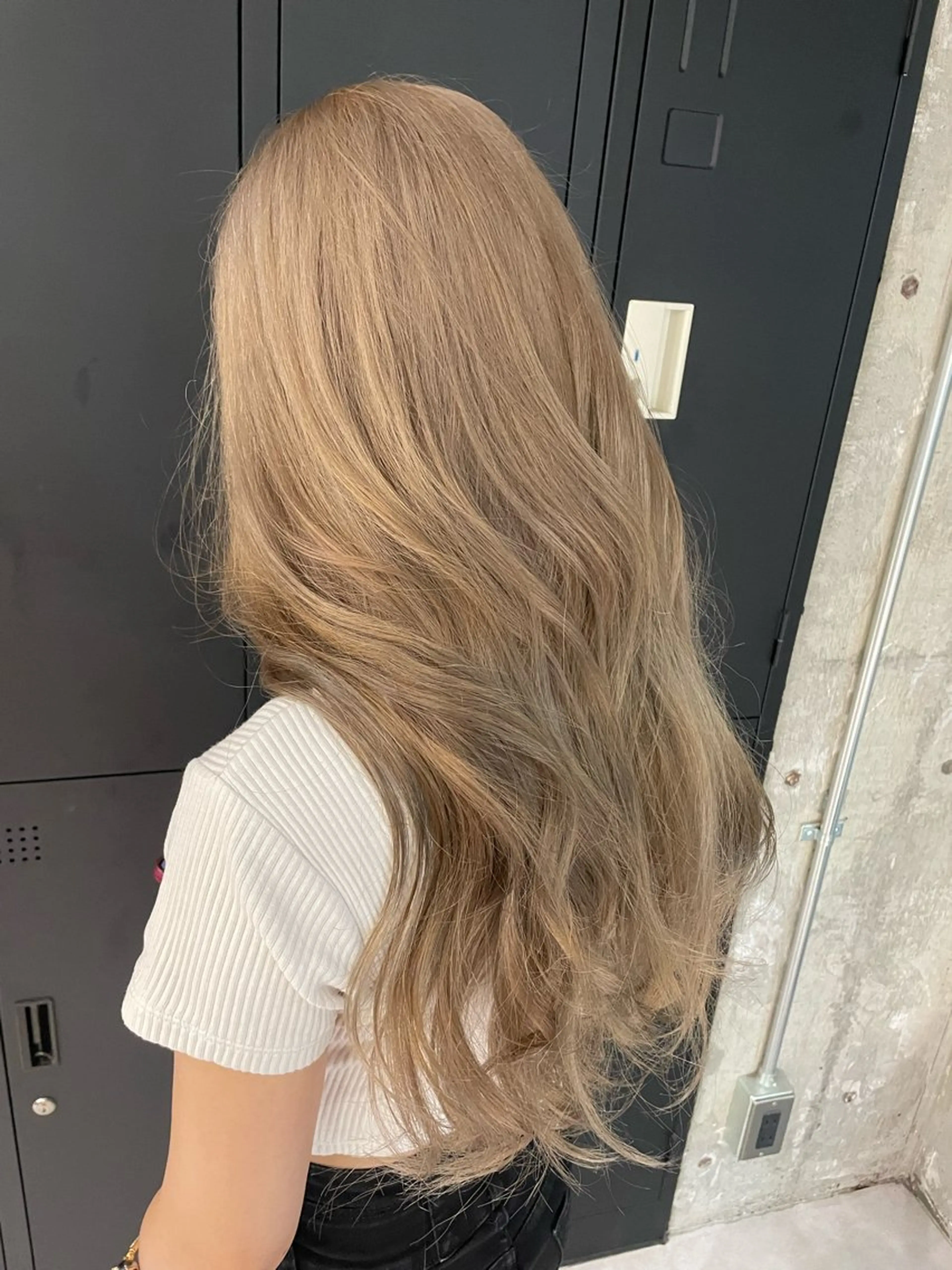 ロング ヘアカラー 🦋MAHO🦋 デザインカラーのヘアスタイル